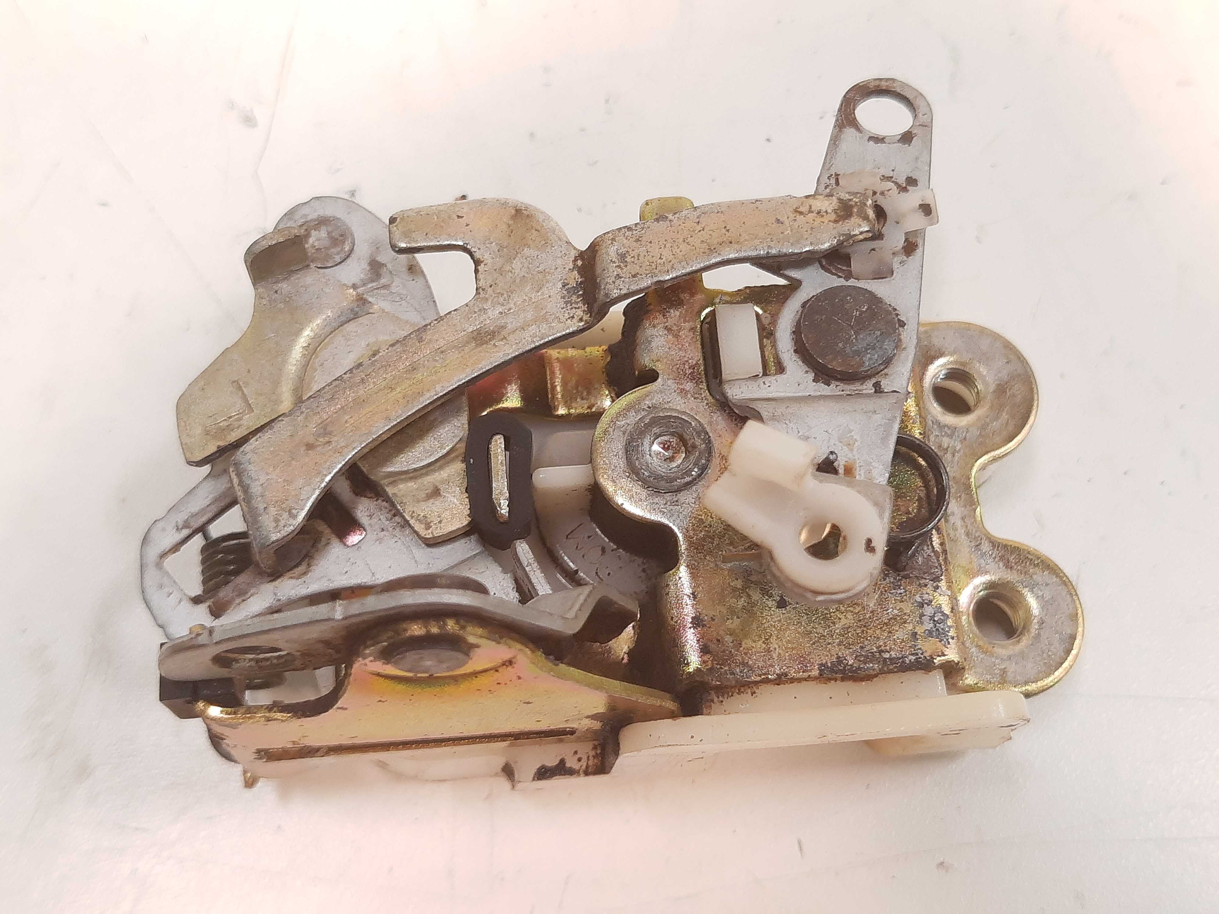 Fechadura Porta Dianteira Esquerda Mitsubishi L200 99 Á 06