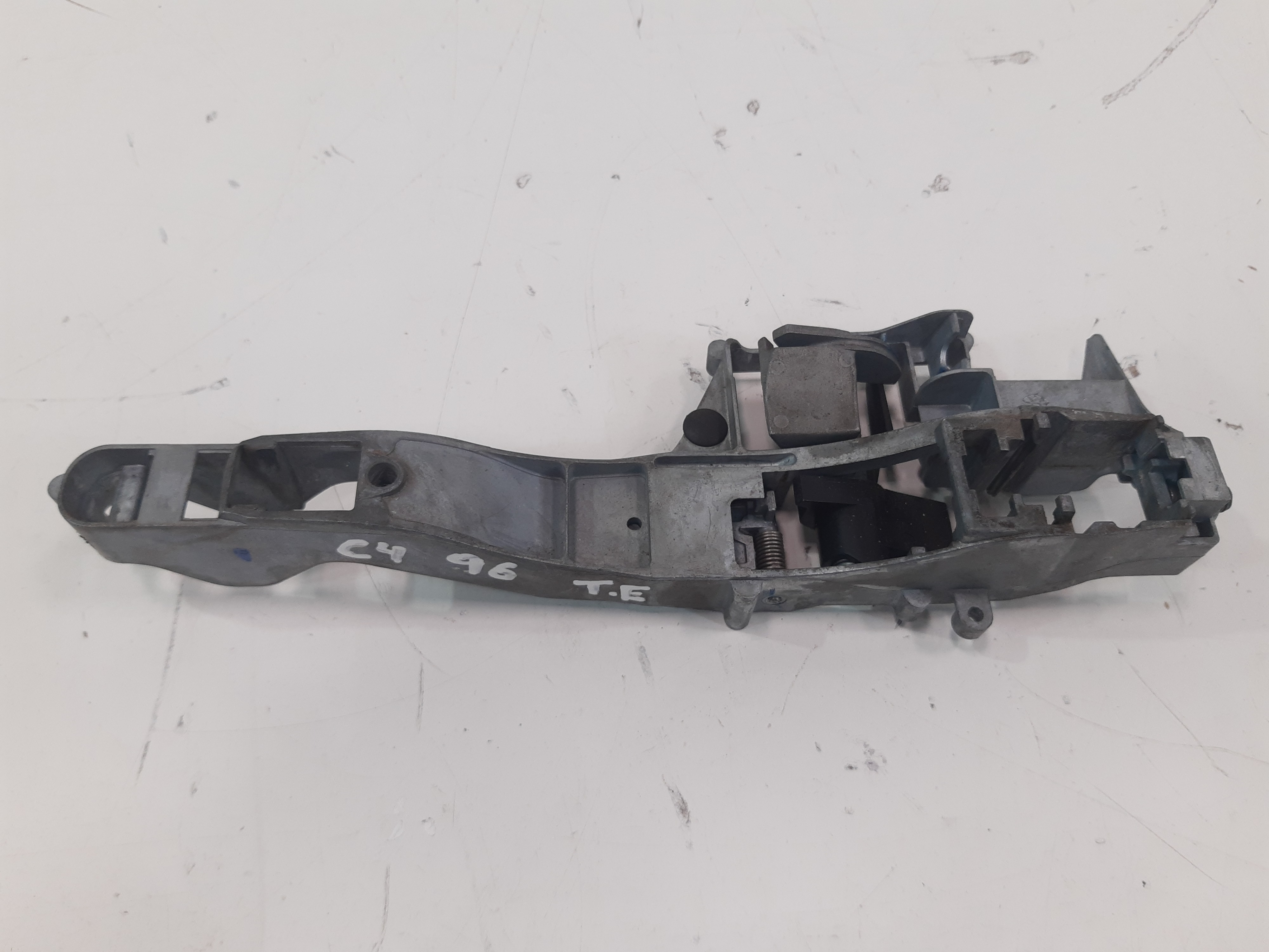 Suporte Maçaneta Traseira Esquerda Citroen C4 Pallas 07 Á 13