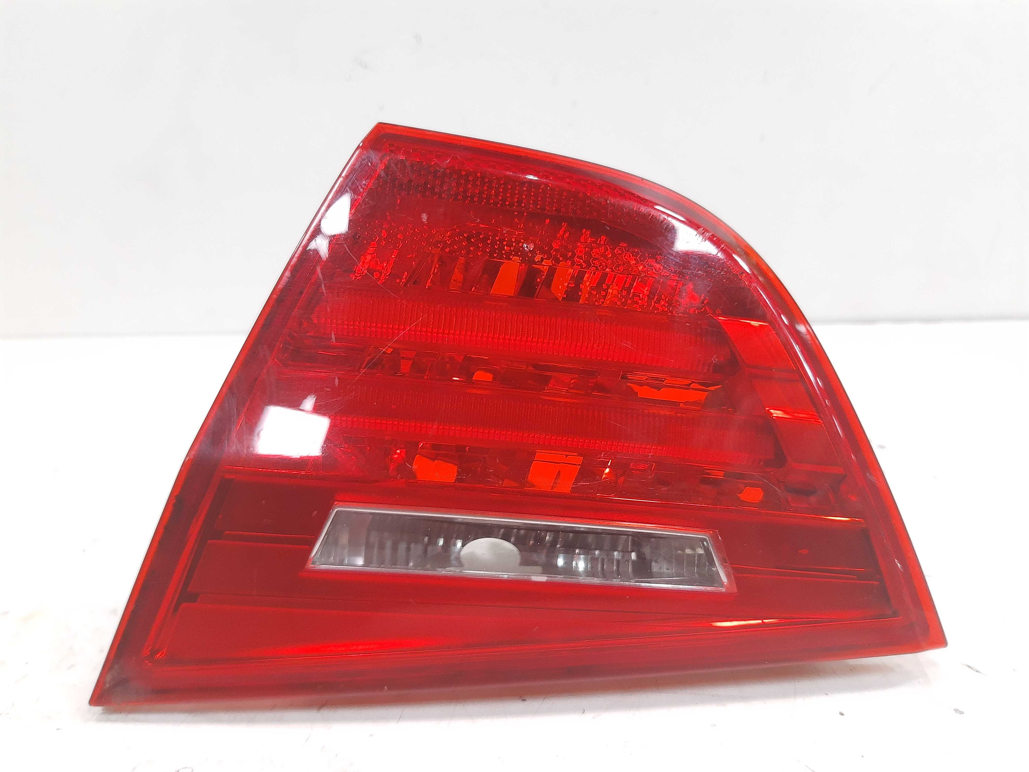 Lanterna Direita Tampa Bmw 320i 2010 2011 2012 Xx