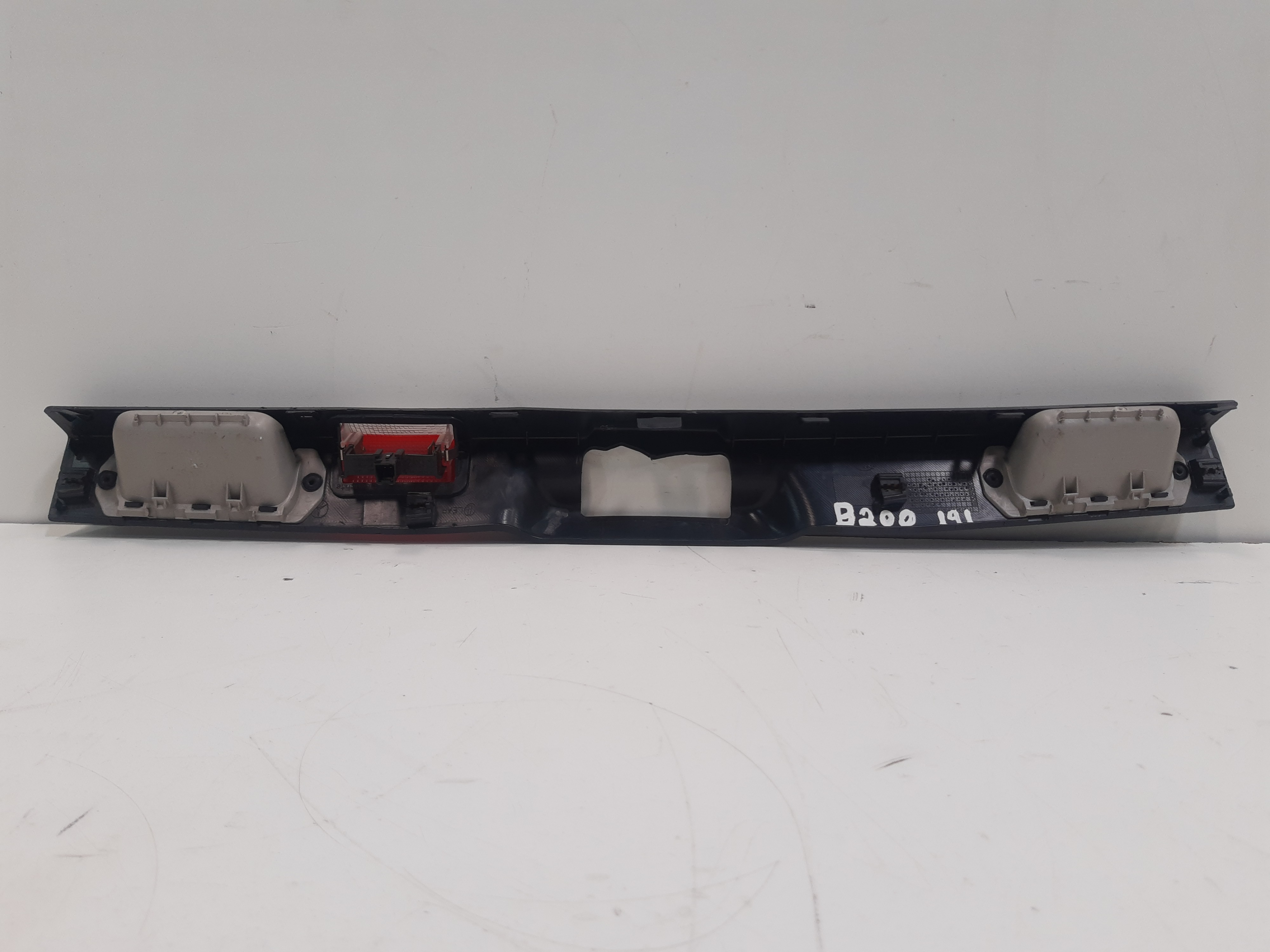 Moldura Luz Placa Tampa Traseira Mercedes B200 2007 Á 2011
