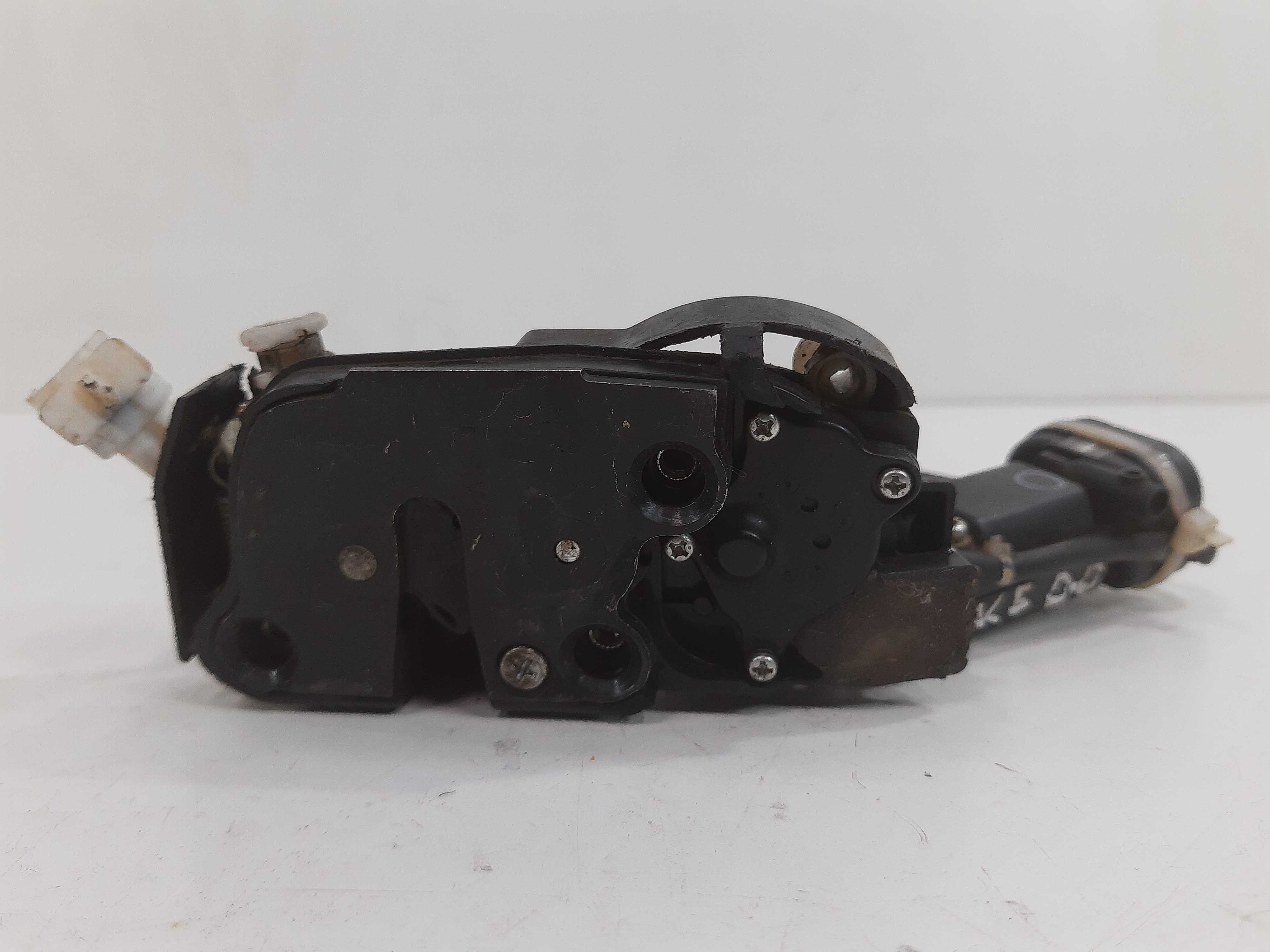 Fechadura Porta Dianteira Direita Chevrolet Tracker 07 Á 09
