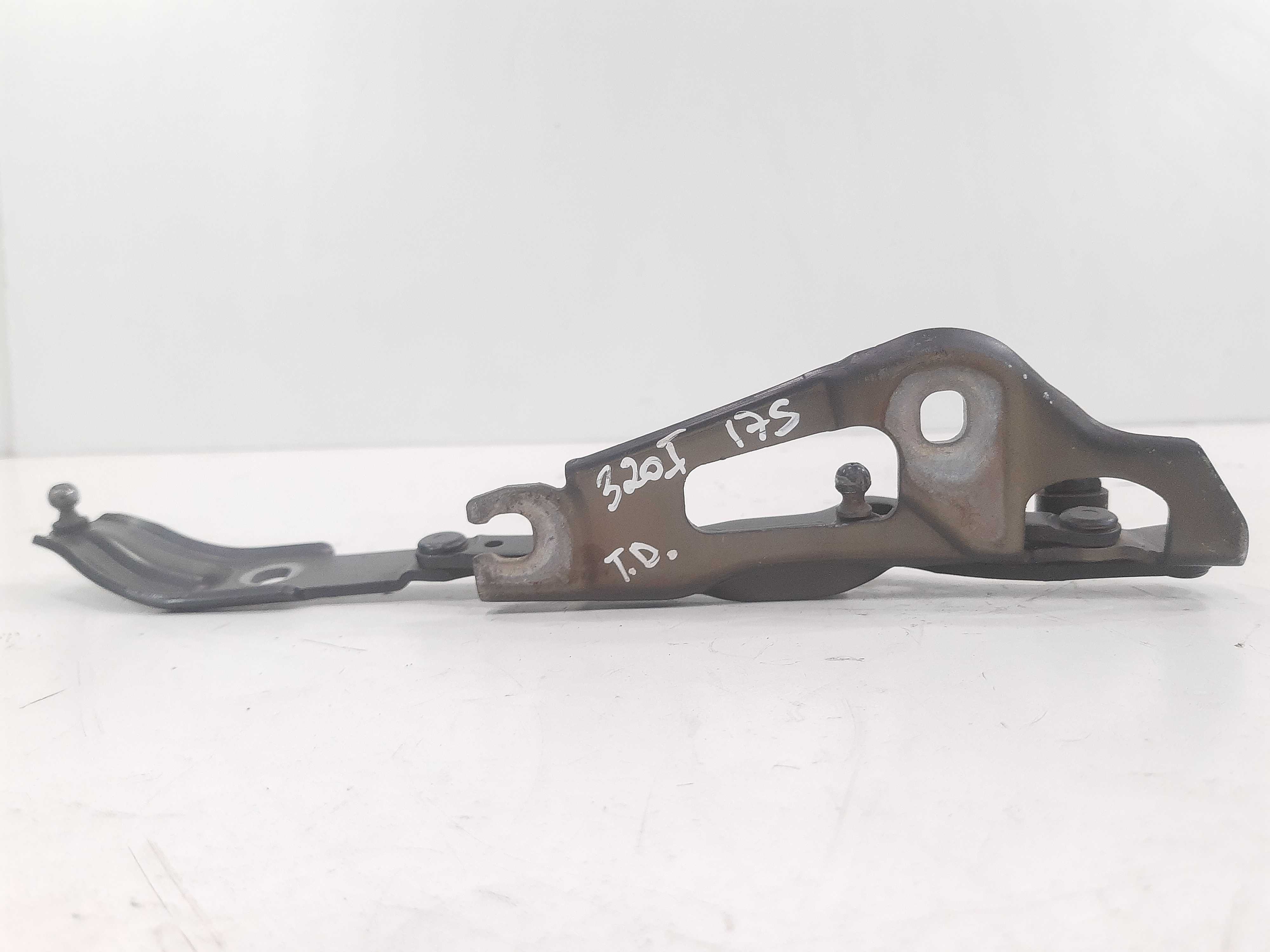 Dobradiça Direita Tampa Traseira Bmw 320i 2006 2007 Á 2012