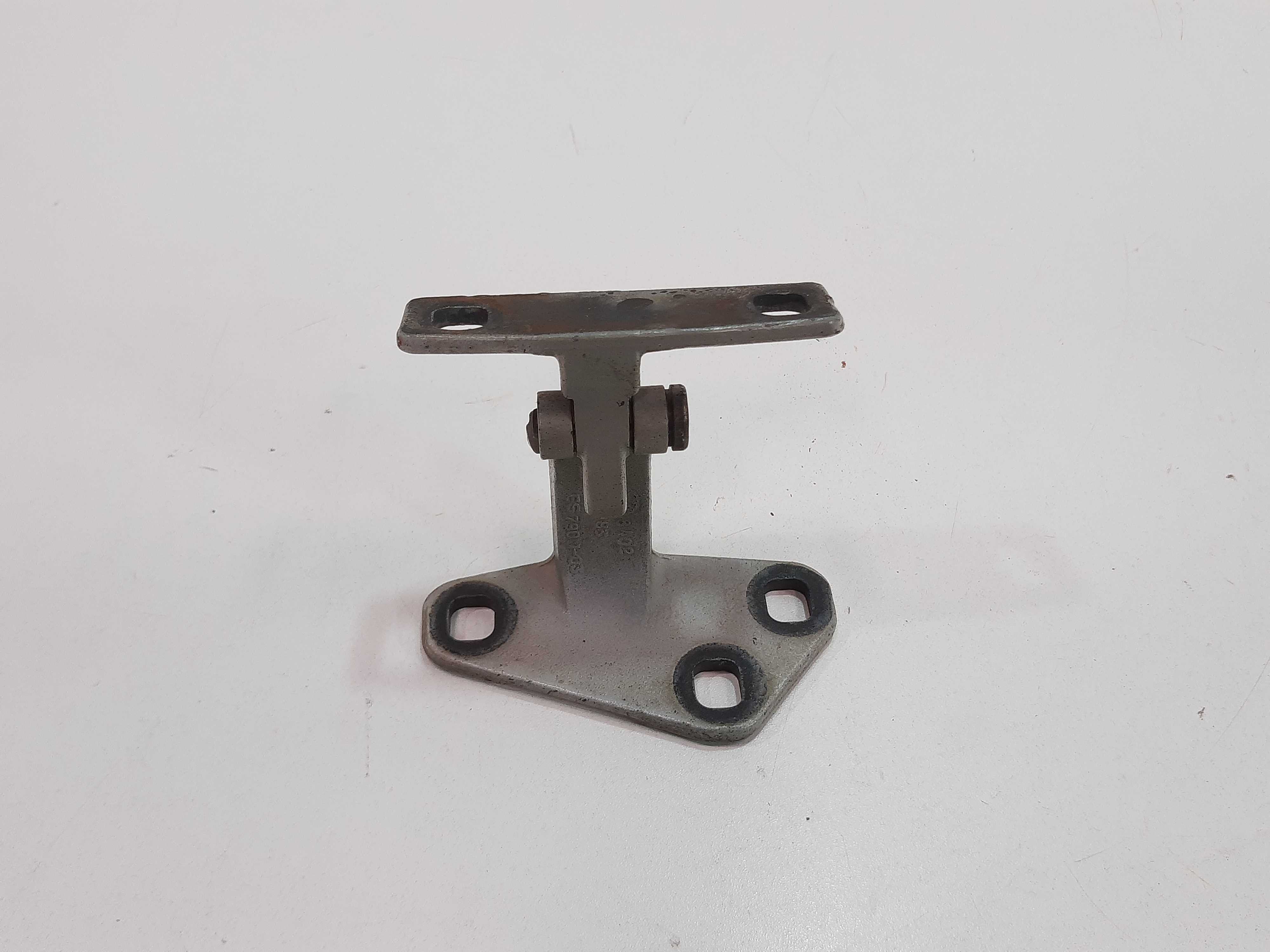 Dobradiça Direita Porta Malas Bmw X5 2000 2001 2002 A 2006