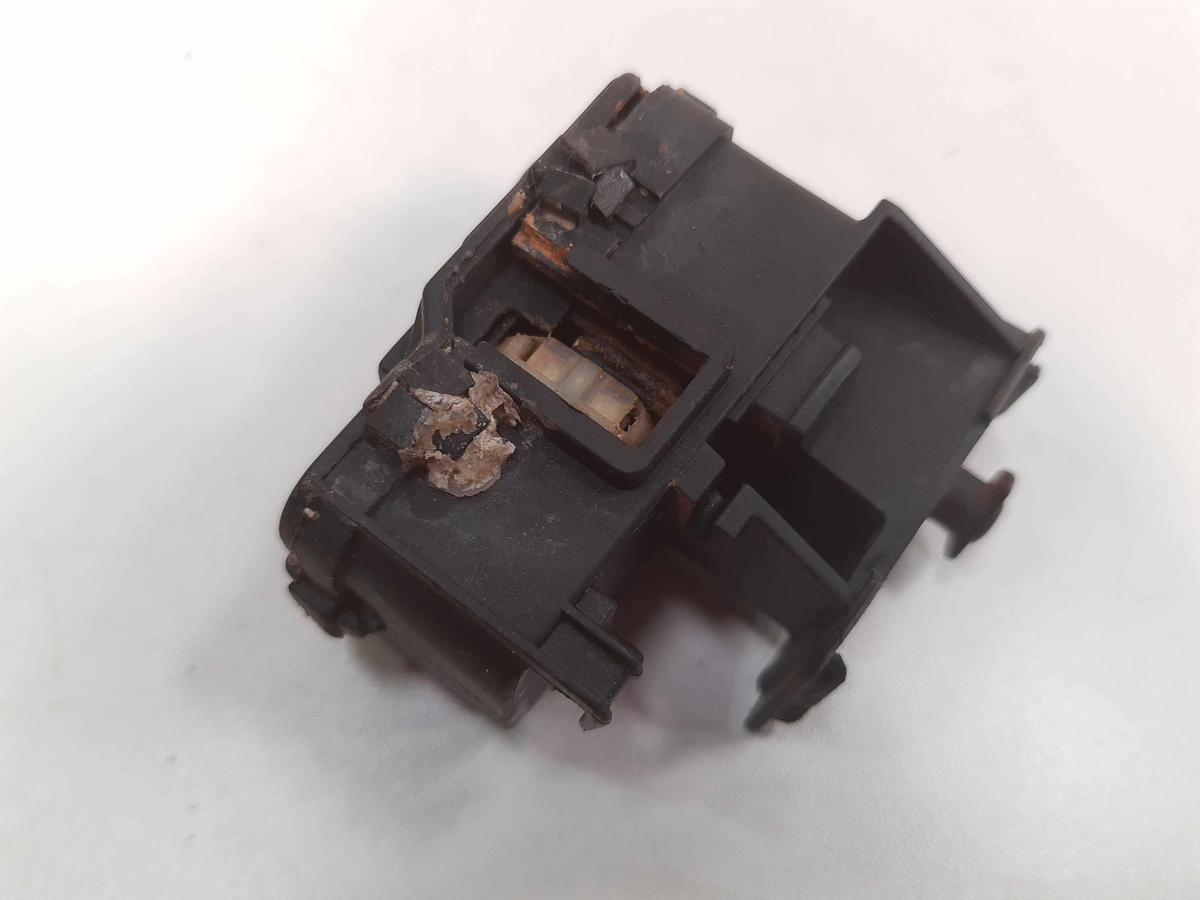 Motor Trava Portinhola Vw Amarok 2011 2012 2013 Á 2016 Xx