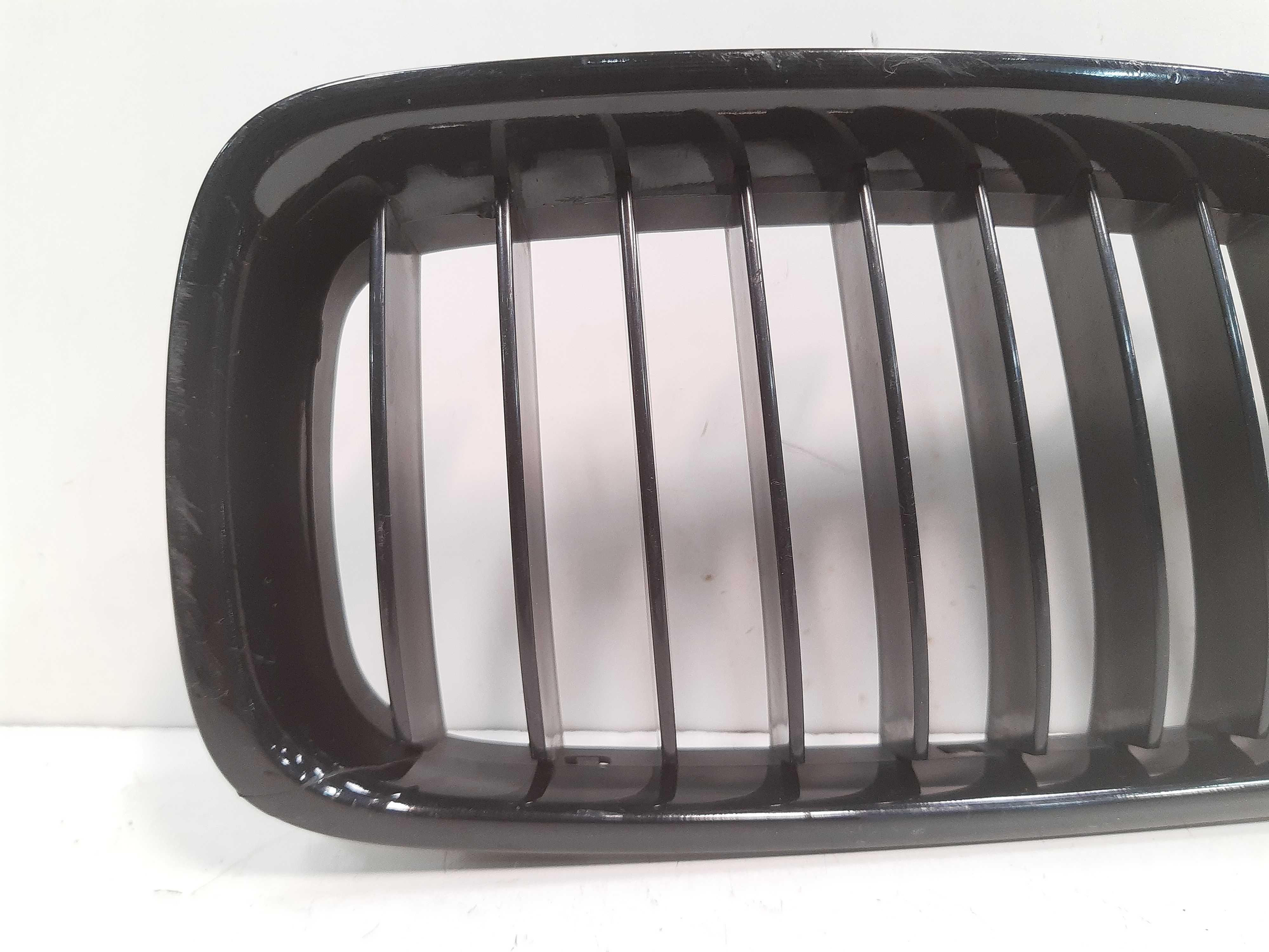 Grade Para-choque Direita Bmw 135i Coúpe 2006 2007  Á 2011