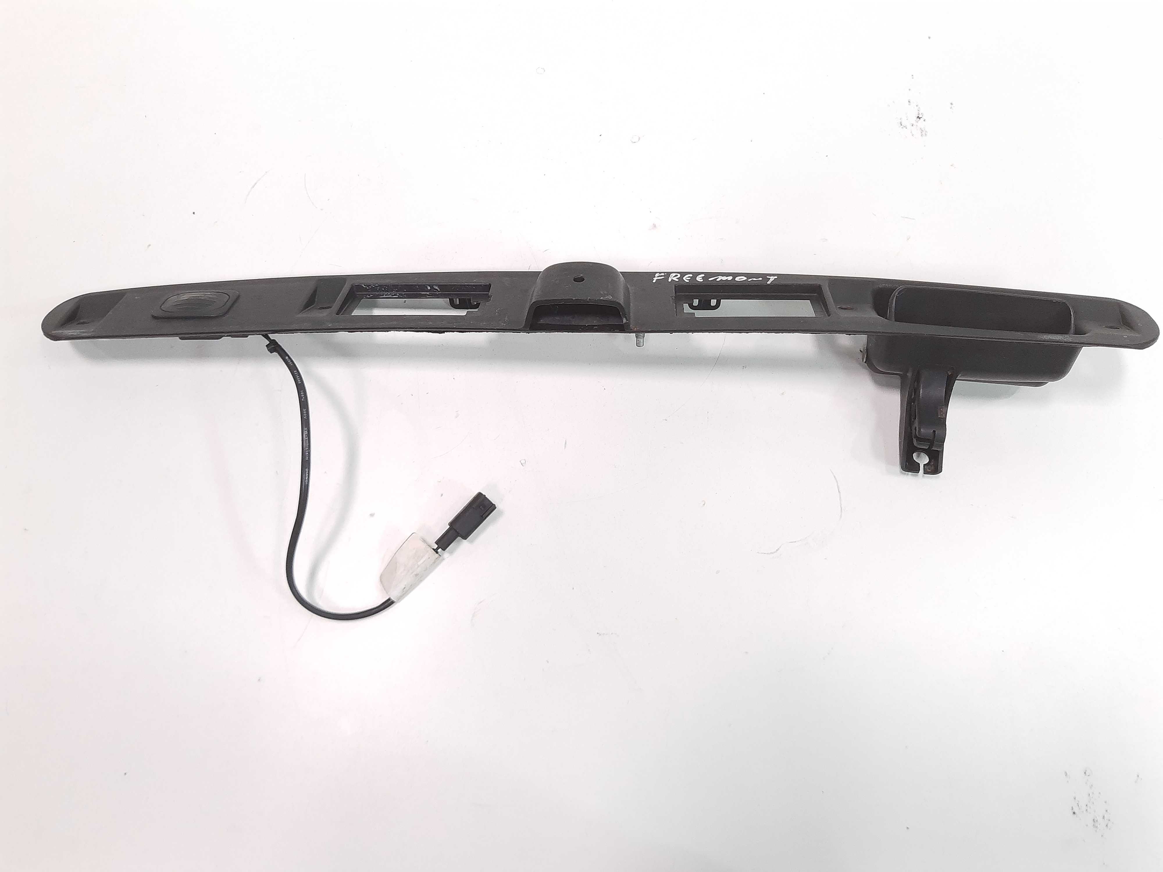 Moldura Luz Placa Traseira Fiat Freemont 2008 2009 Á 2015 Preto