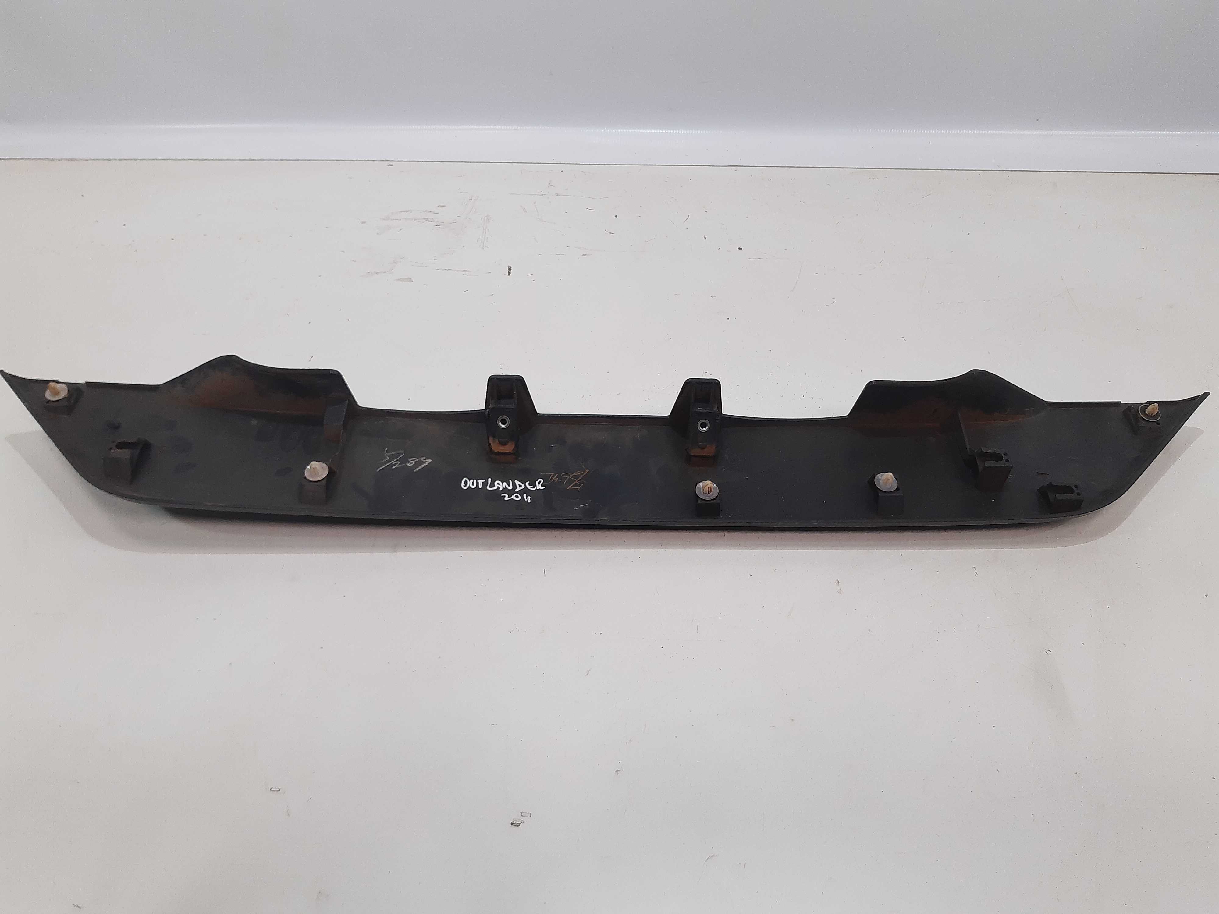 Moldura Emblema Tampa Traseira Outlander 2008 2009 A 2013