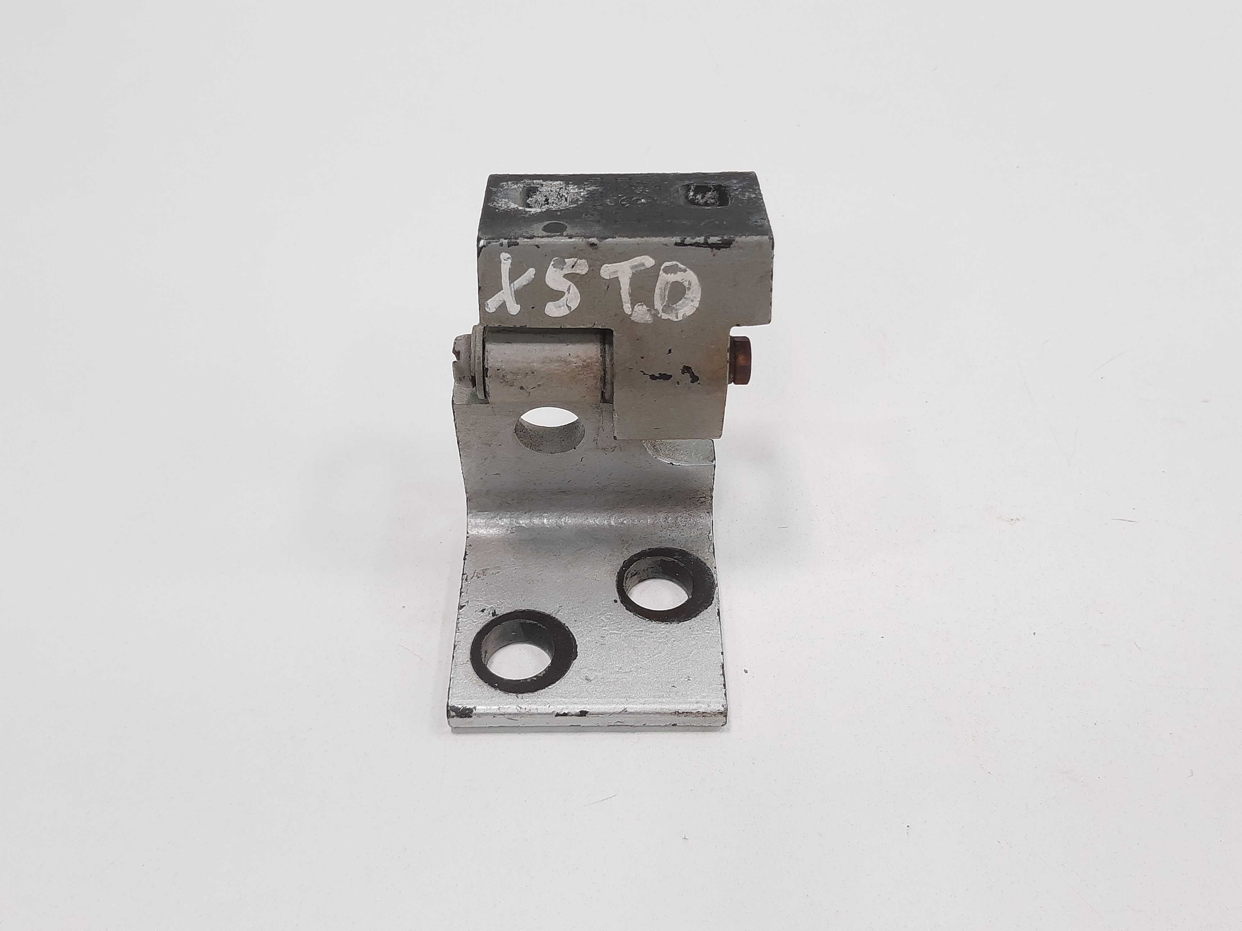 Dobradiça Porta Traseira Direita Bmw X5 2000 2001 A 2006