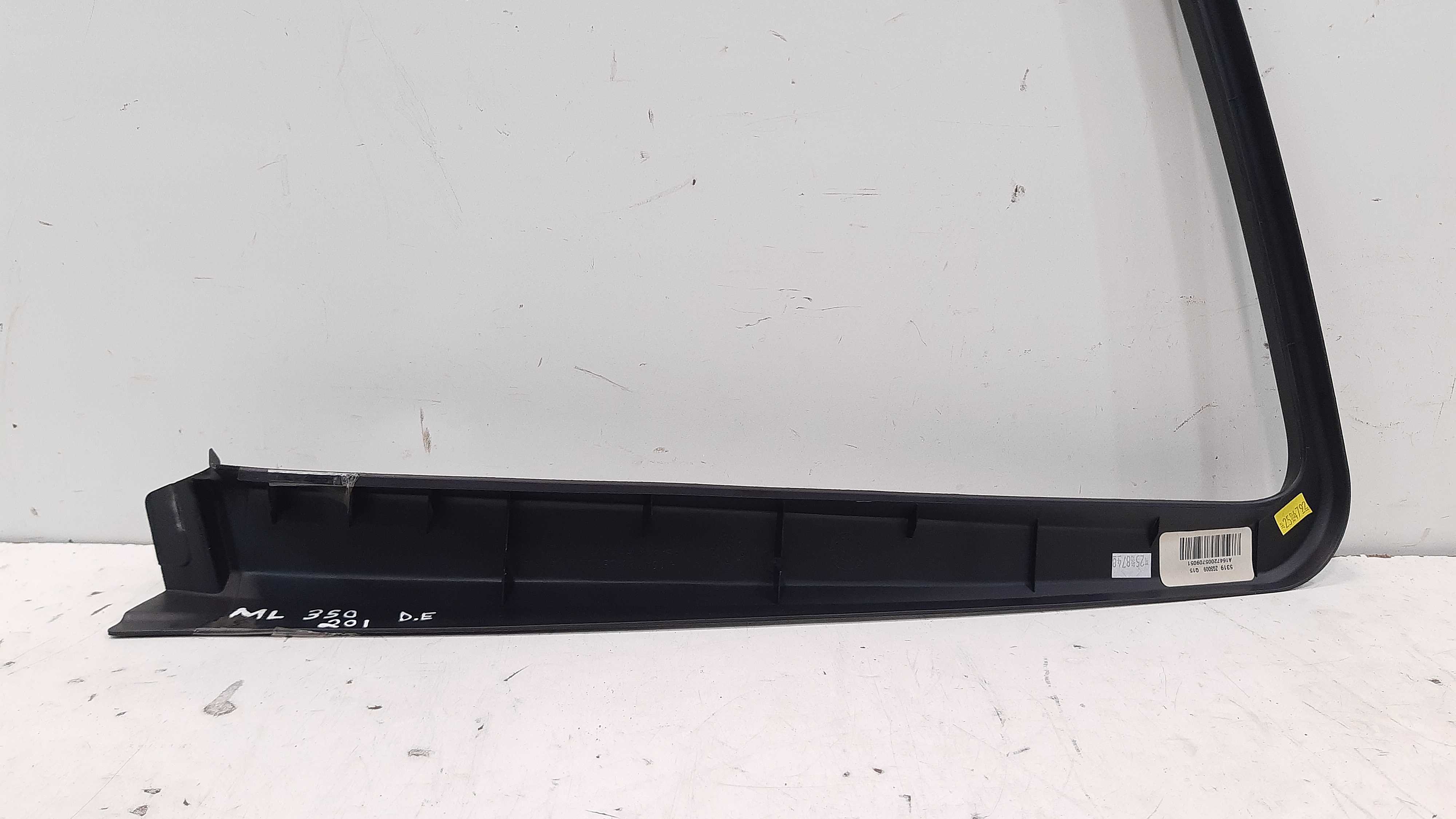 Guarnição Dianteira Esquerda Mercedes Ml 350 2006 Á 2009