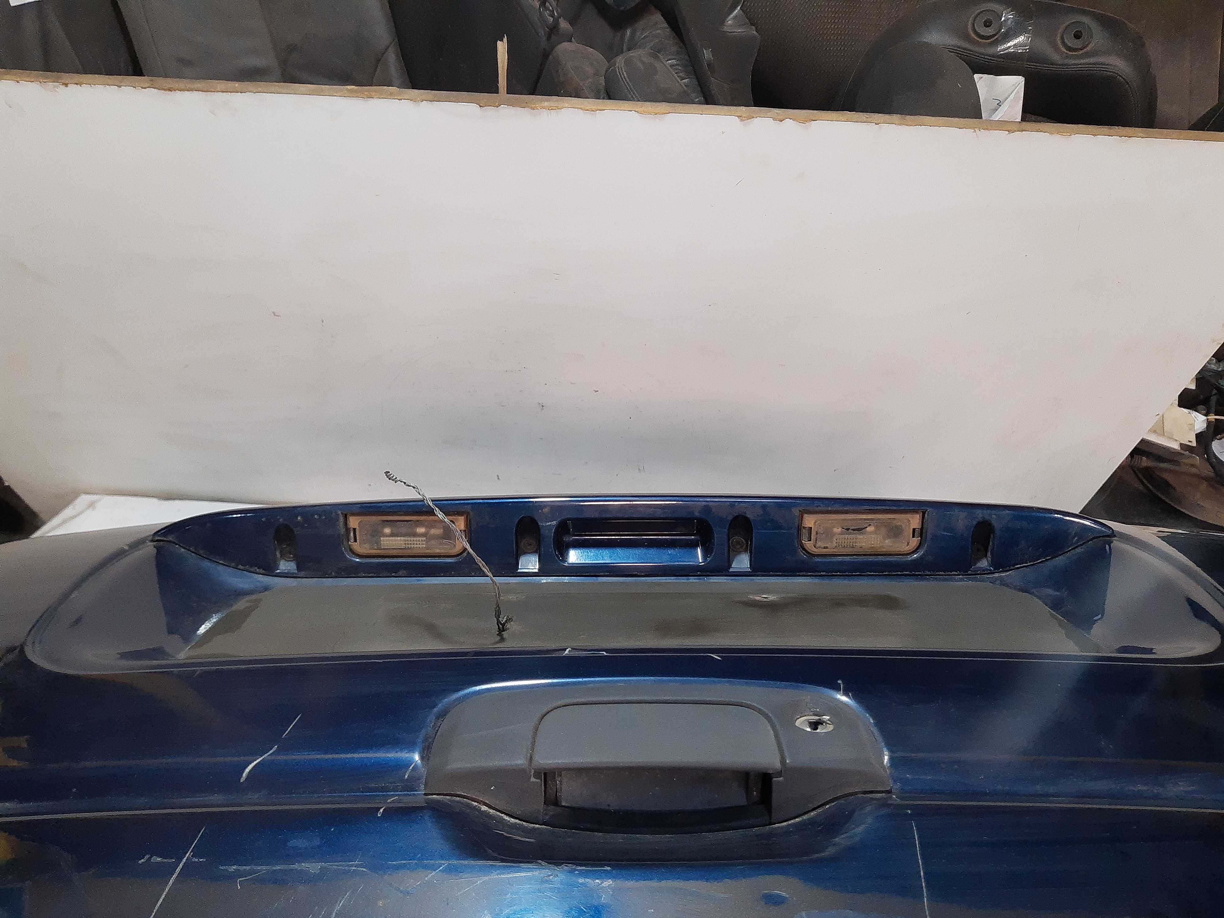 Tampa Traseira Chrysler Grand Caravan 1997 1998 1999 A 2003