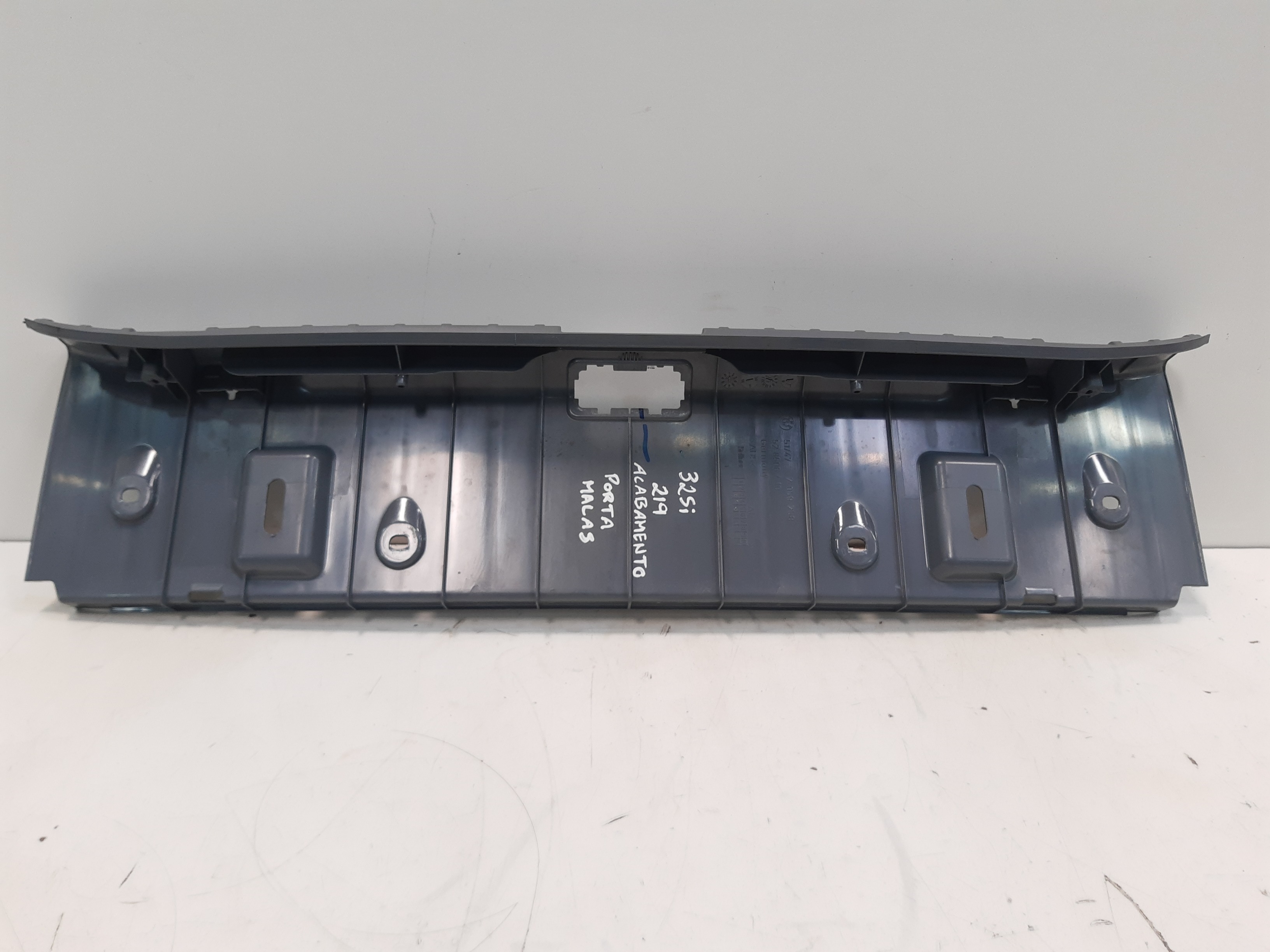 Acabamento Porta Malas Bmw 325i 2008 Á 2012 Xx