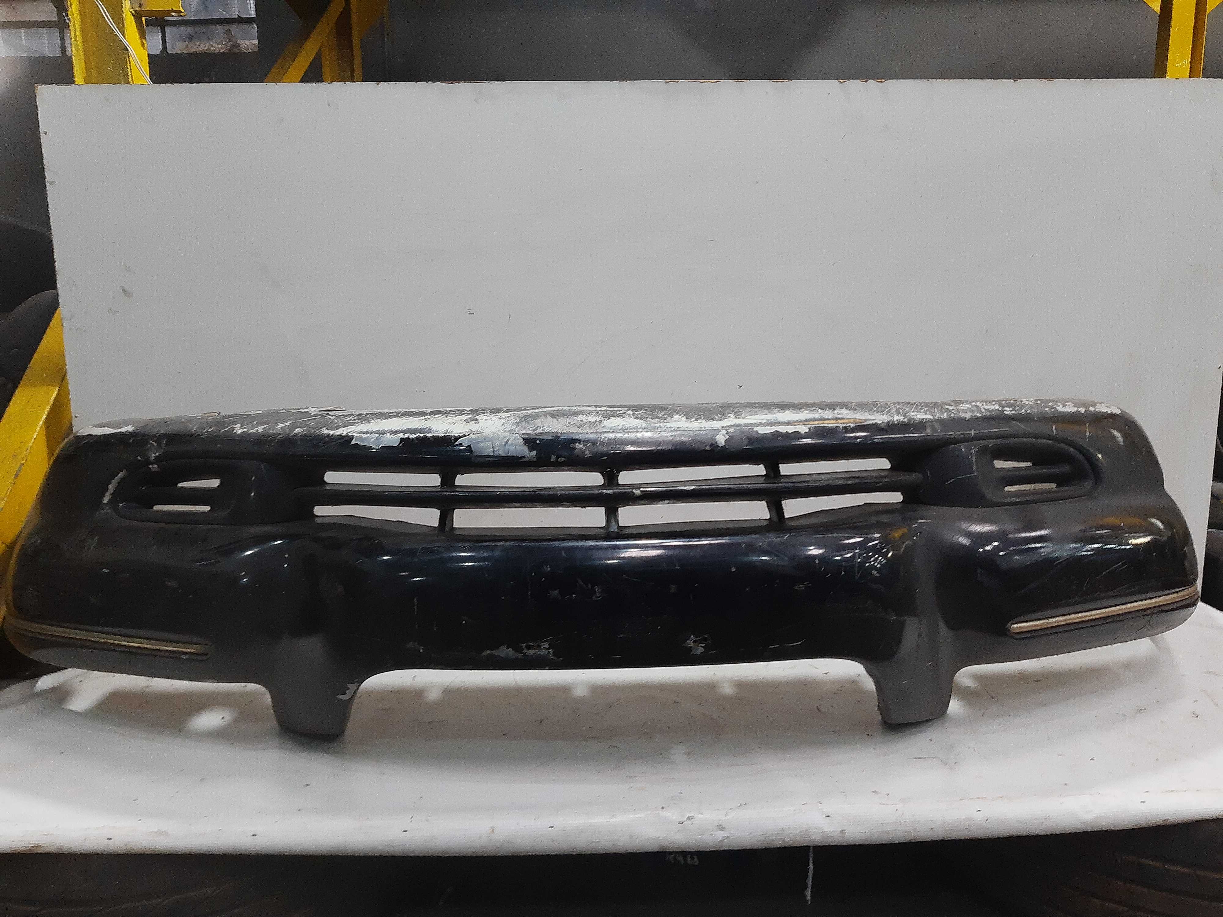Parachoque Dianteiro Chrysler Stratus 96 A 2000 Com Avarias Preto