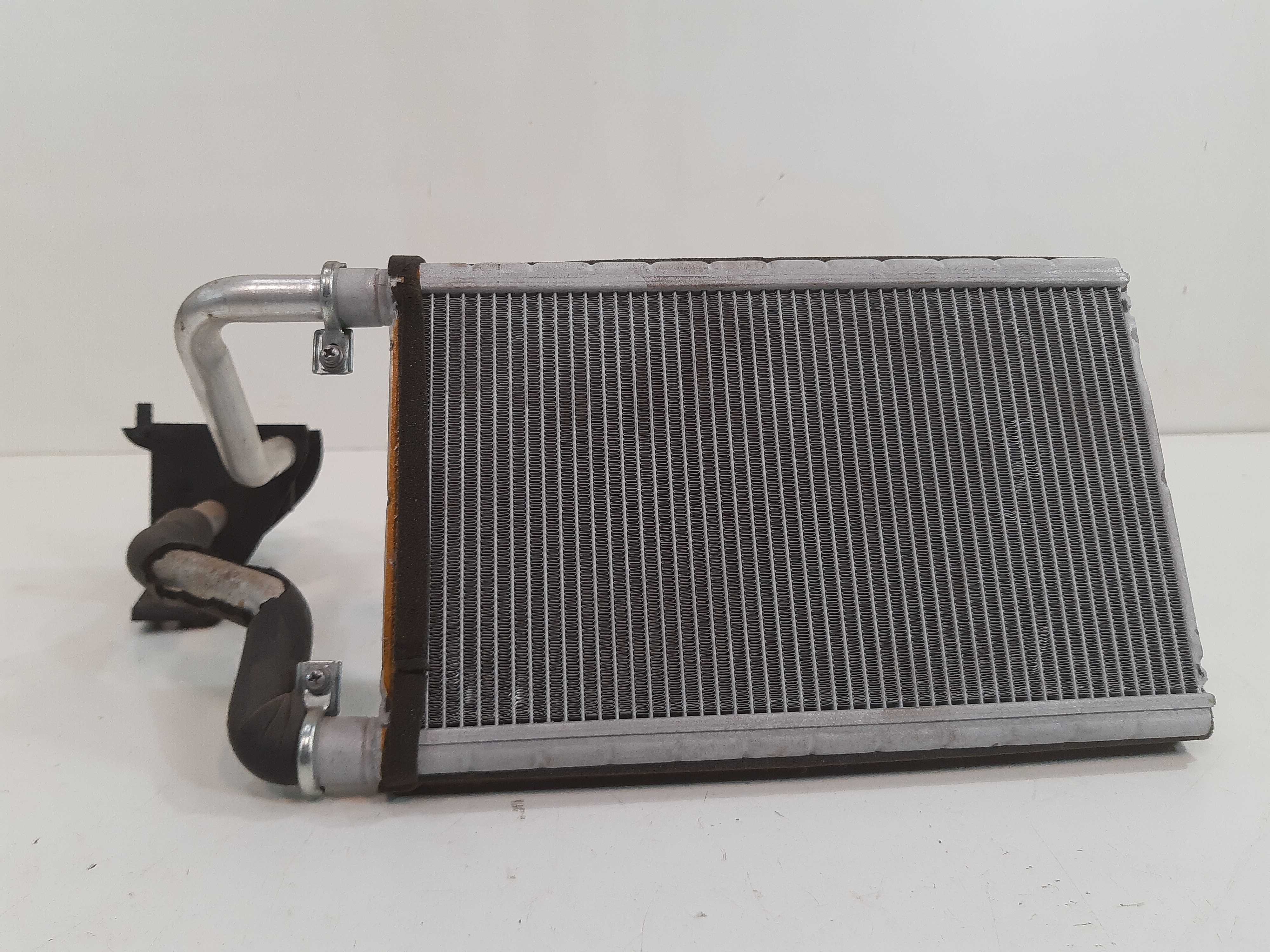 Radiador Ar Quente Bmw 118i 2.0 2008 2009 2010 2011 12 Xx