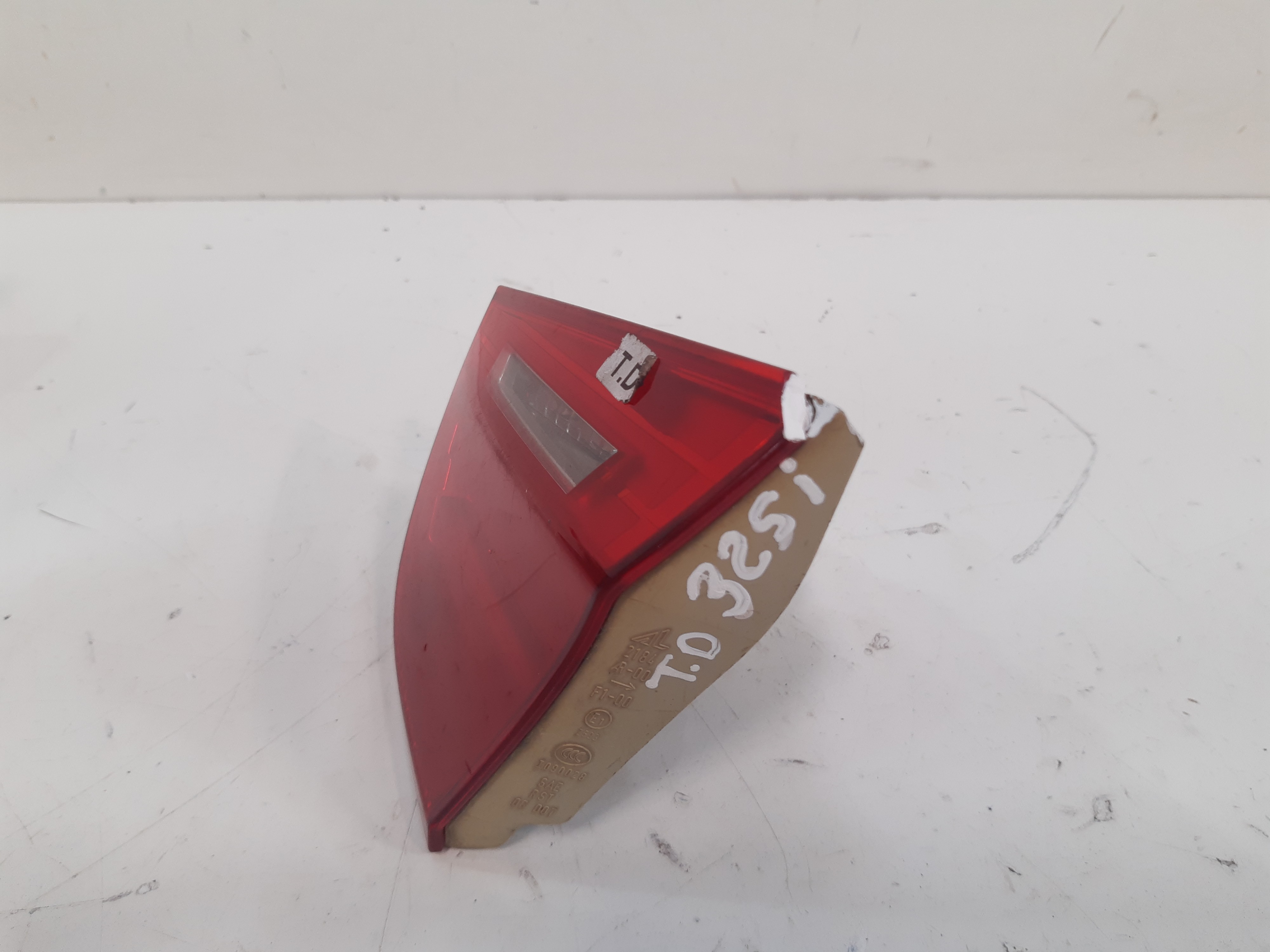 Lanterna Direita Tampa Bmw 325i 2006 Á 2012 C/ Avaria Xx