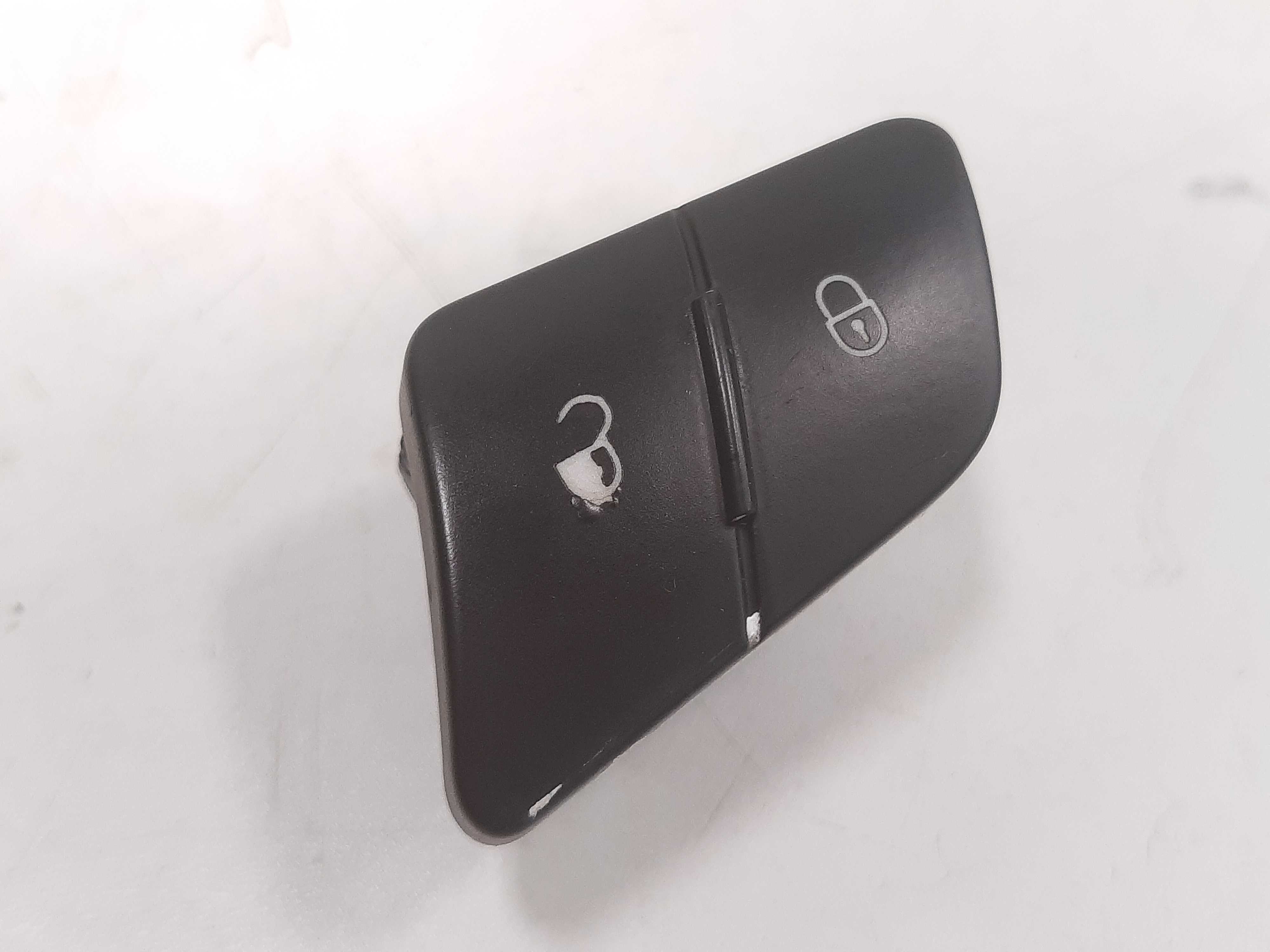 Botão Abertura Porta Dianteiro Esq Vw Passat 2006 Á 2010