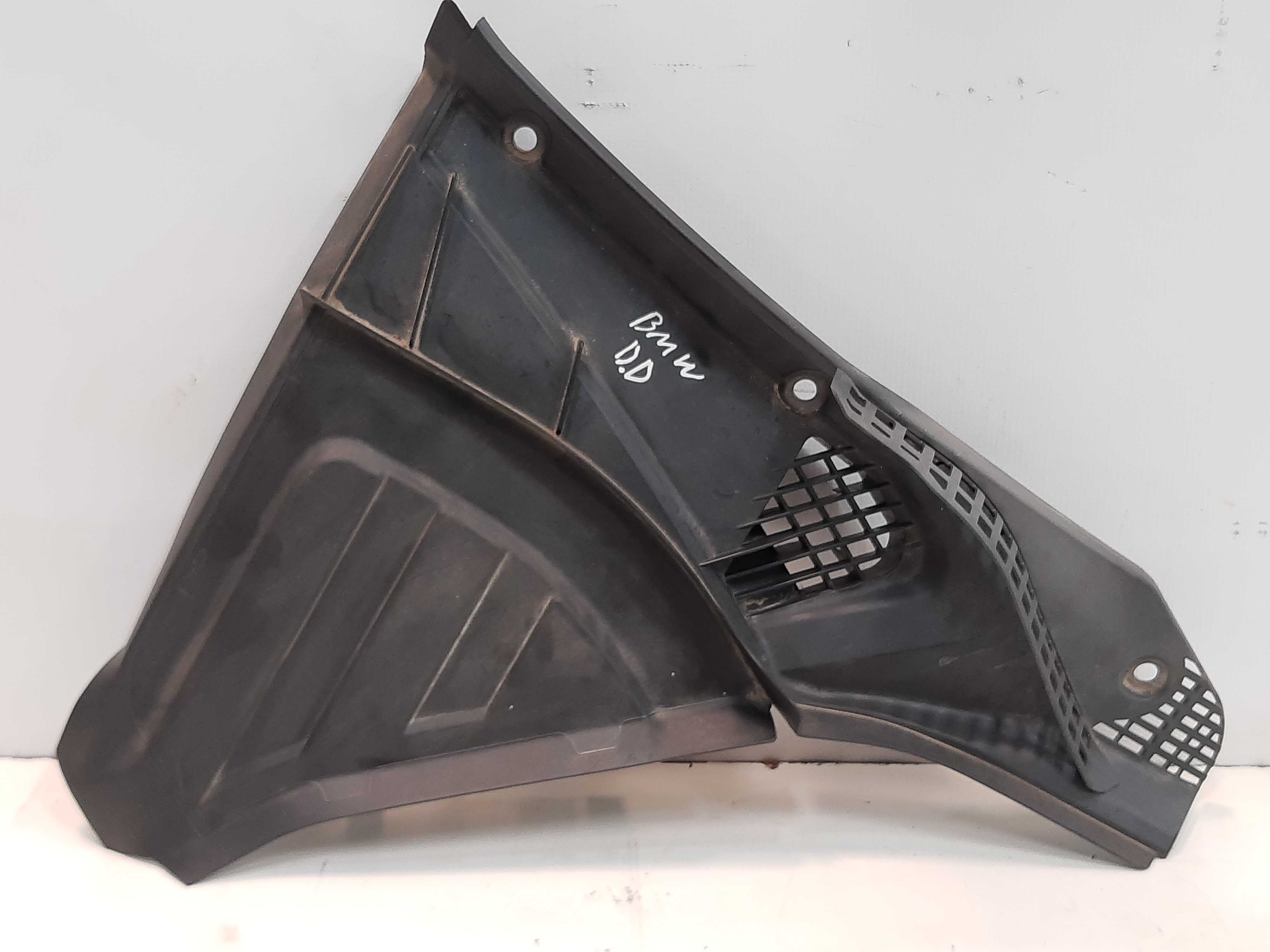 Moldura Churrasqueira Direita Bmw 750i 2011 2012 A 2015