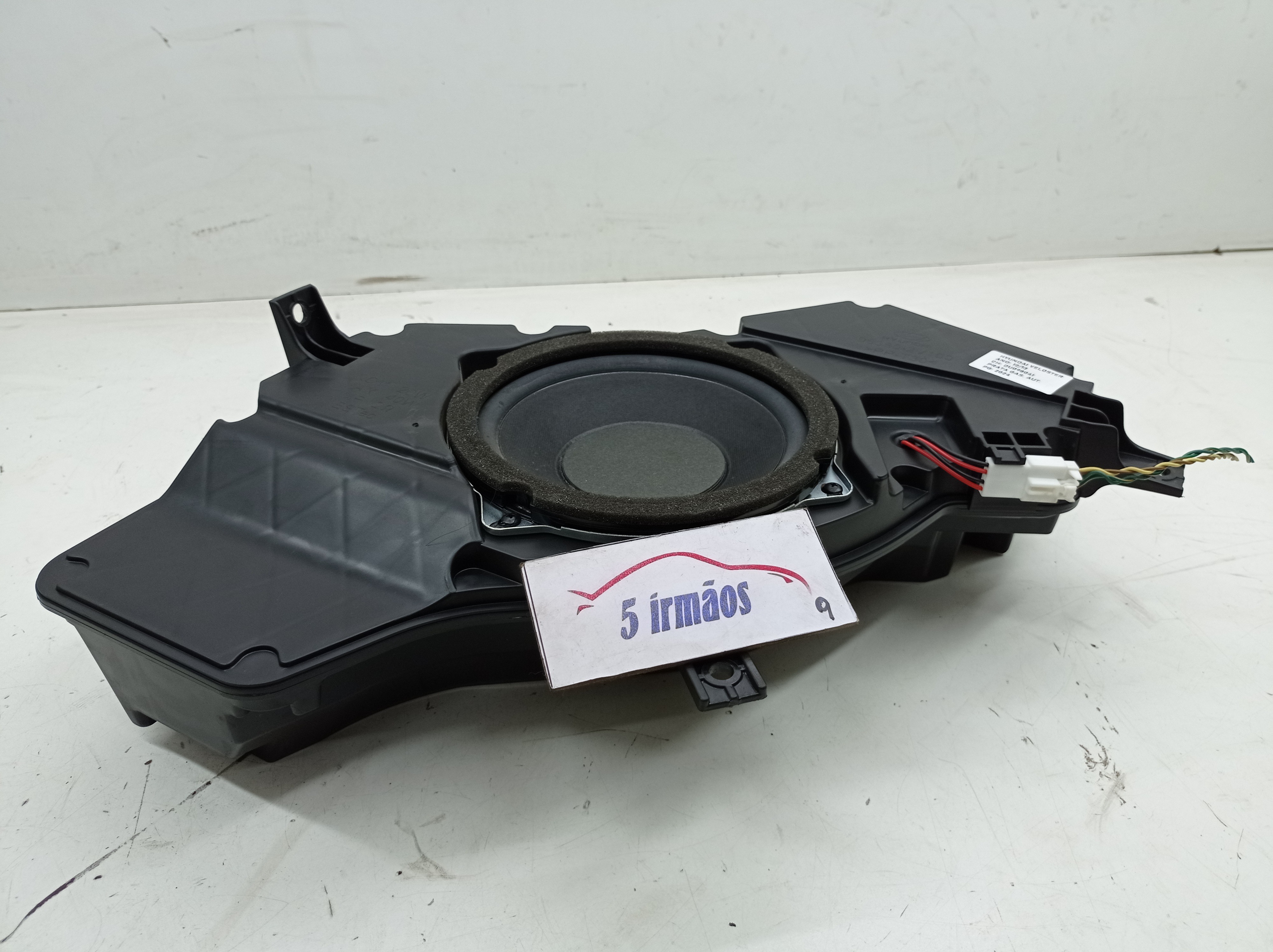 Sub-woofer Traseiro Hyundai Veloster 1.6 2012 / 2013  3