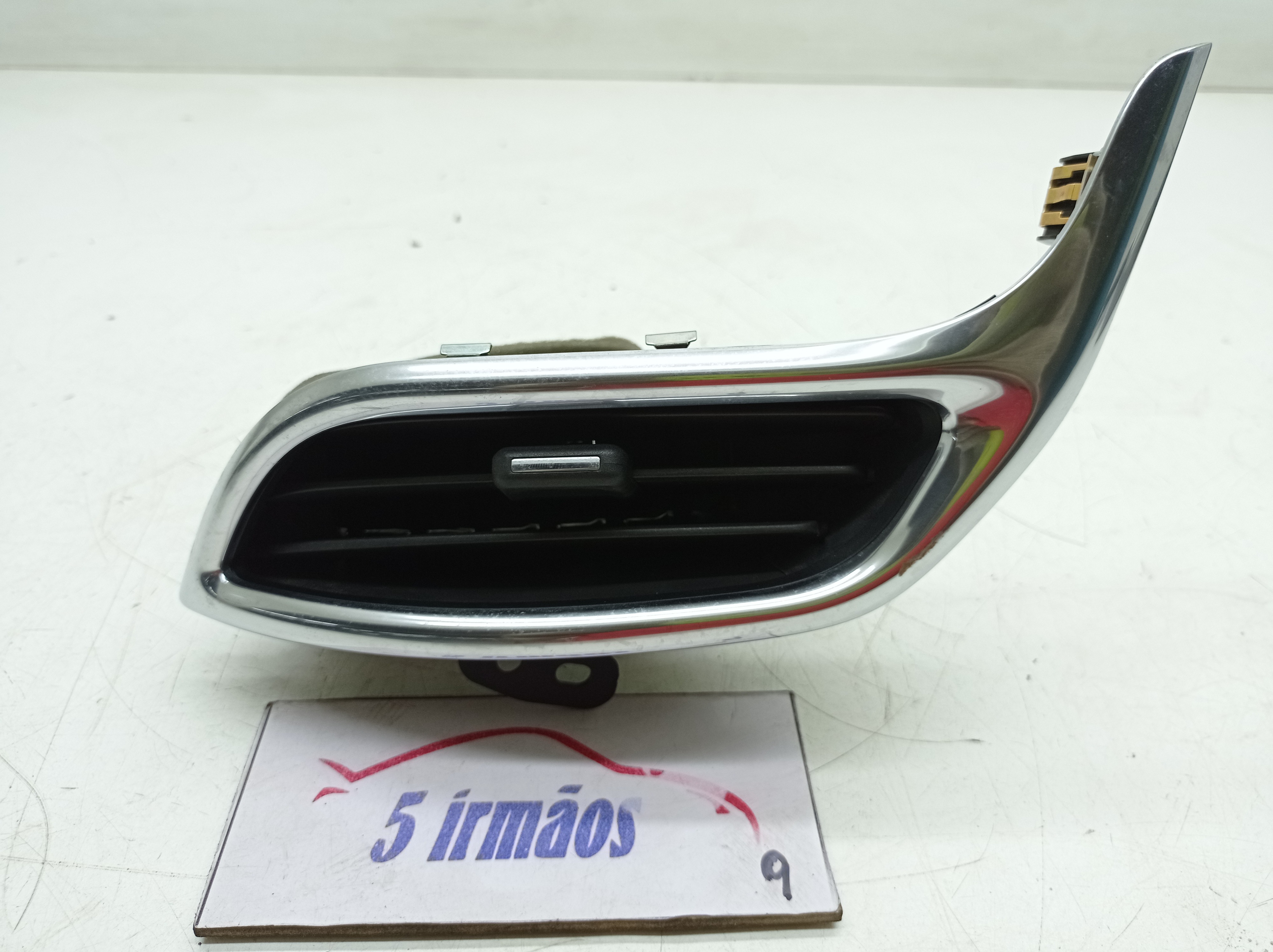 Difusor Ar Central Esquerdo Chevrolet Equinox 2018 / 2019