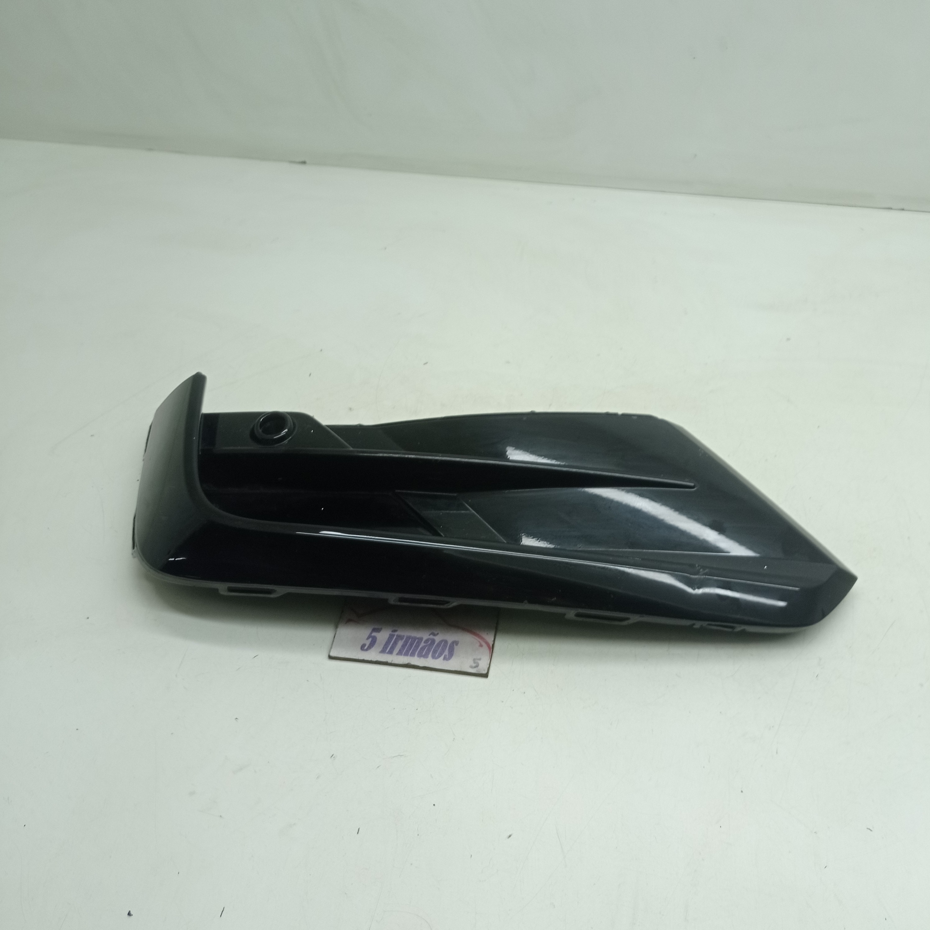 Acabamento Esquerdo Parachoque Dianteiro Vw Tiguan 2.0 2021 Preto Esquerdo