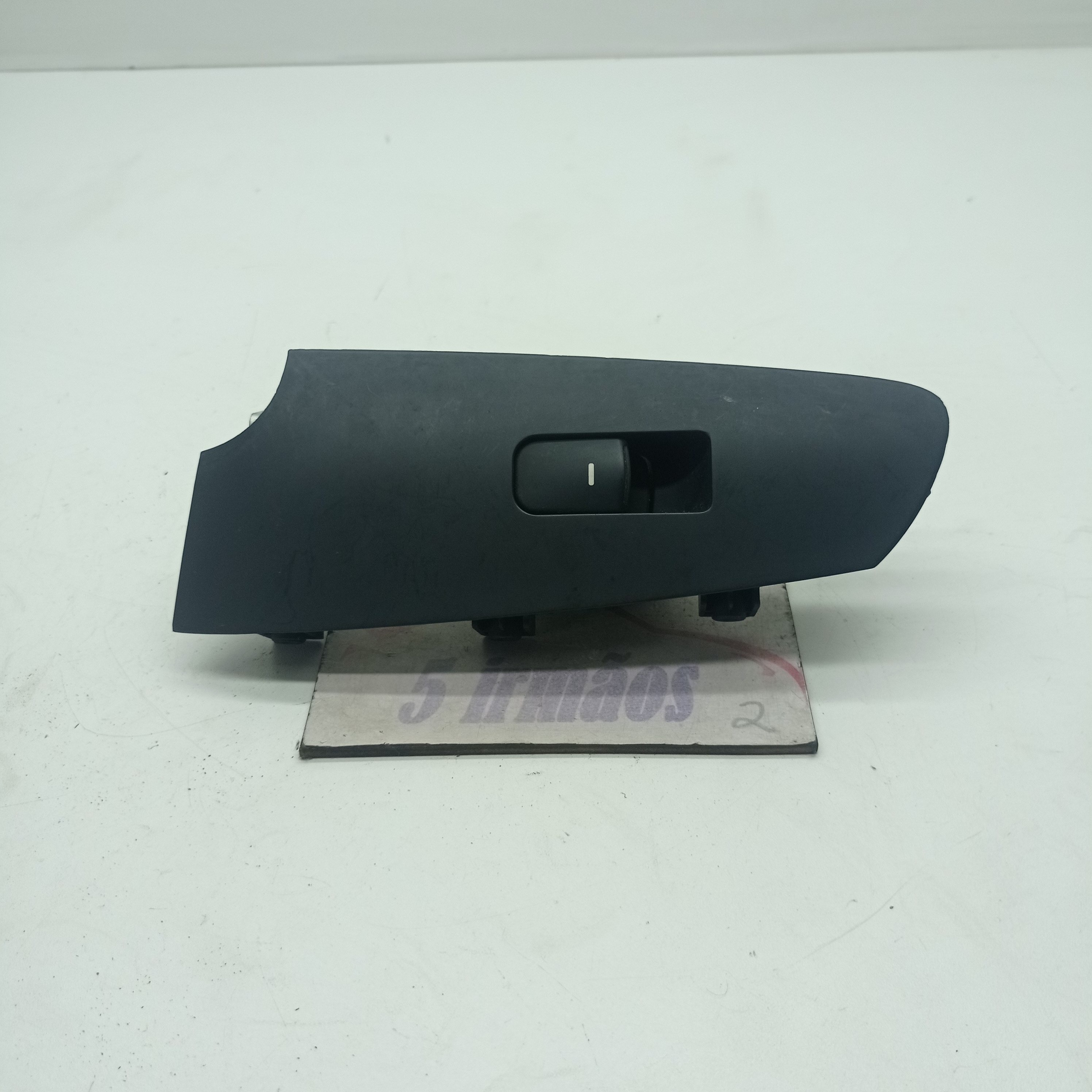 Botão Vidro Dianteiro Direito Kia Cerato 1.6 2010