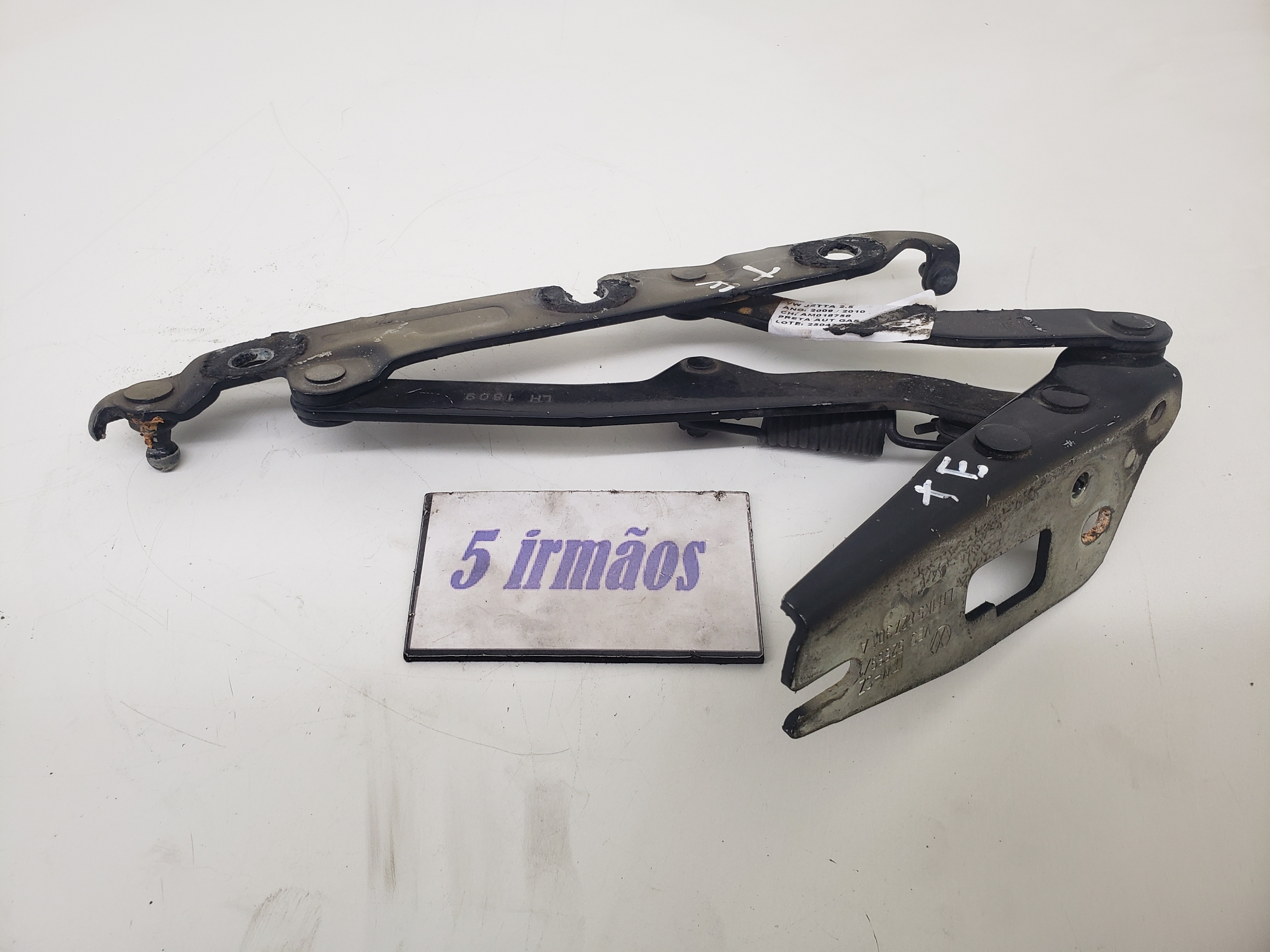 Dobradiça Esquerda Tampa Traseira Vw Jetta Sedan 2.5 2009