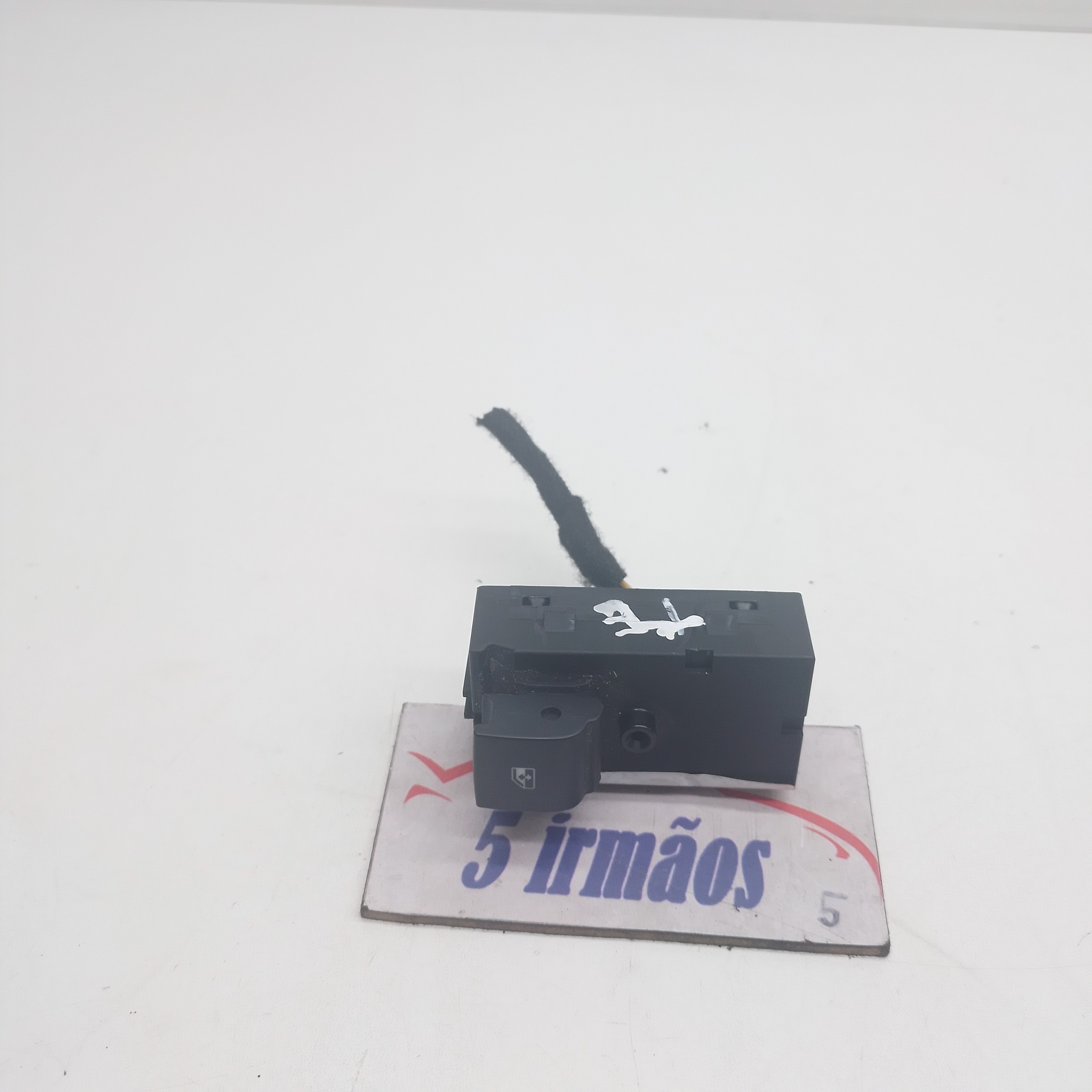 Botão Vidro Traseiro Esquerdo Gm Cruze 1.8 Aut 2015 2016