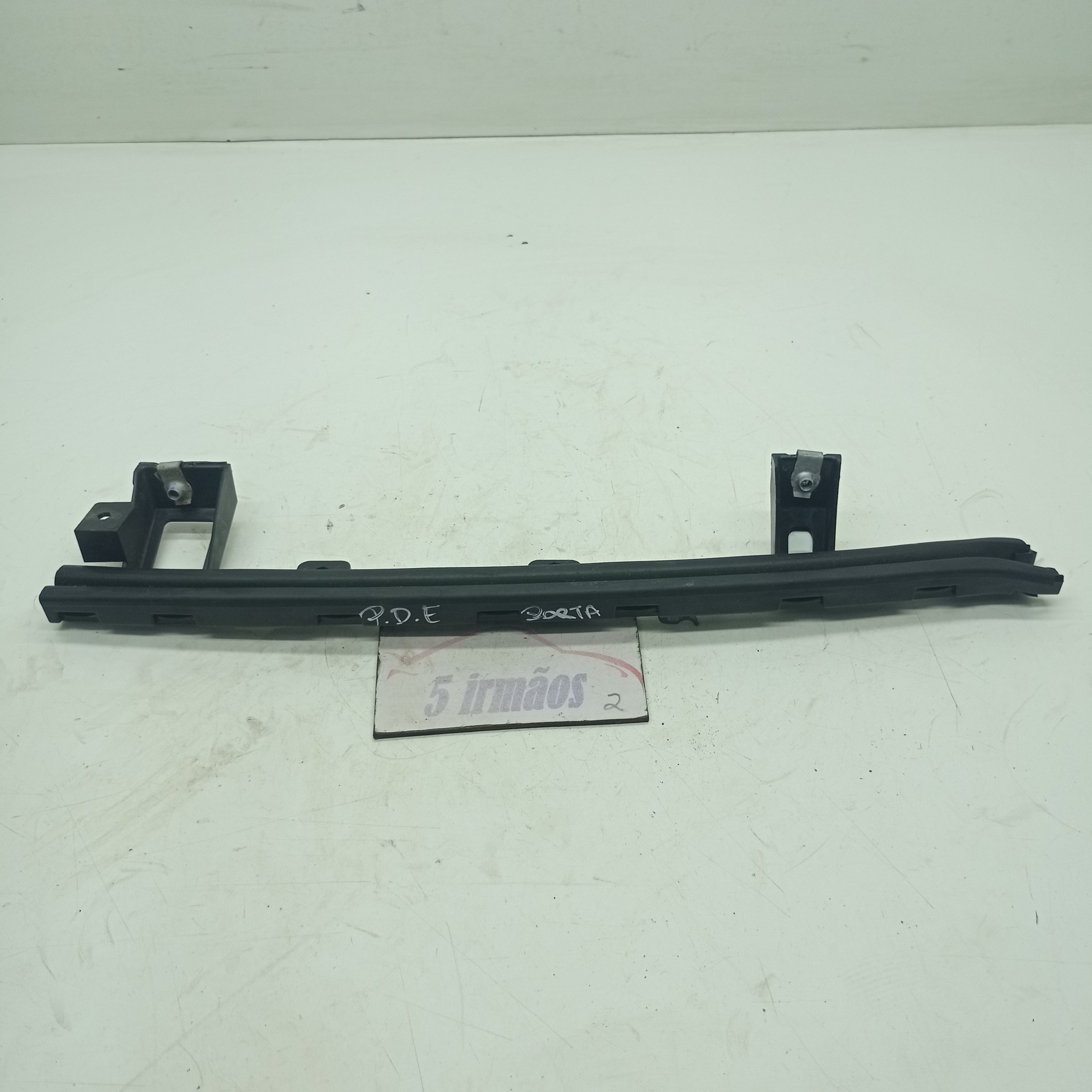 Canaleta Porta Dianteira Esquerda Gm Equinox 2.0 2018 / 2019 Preto