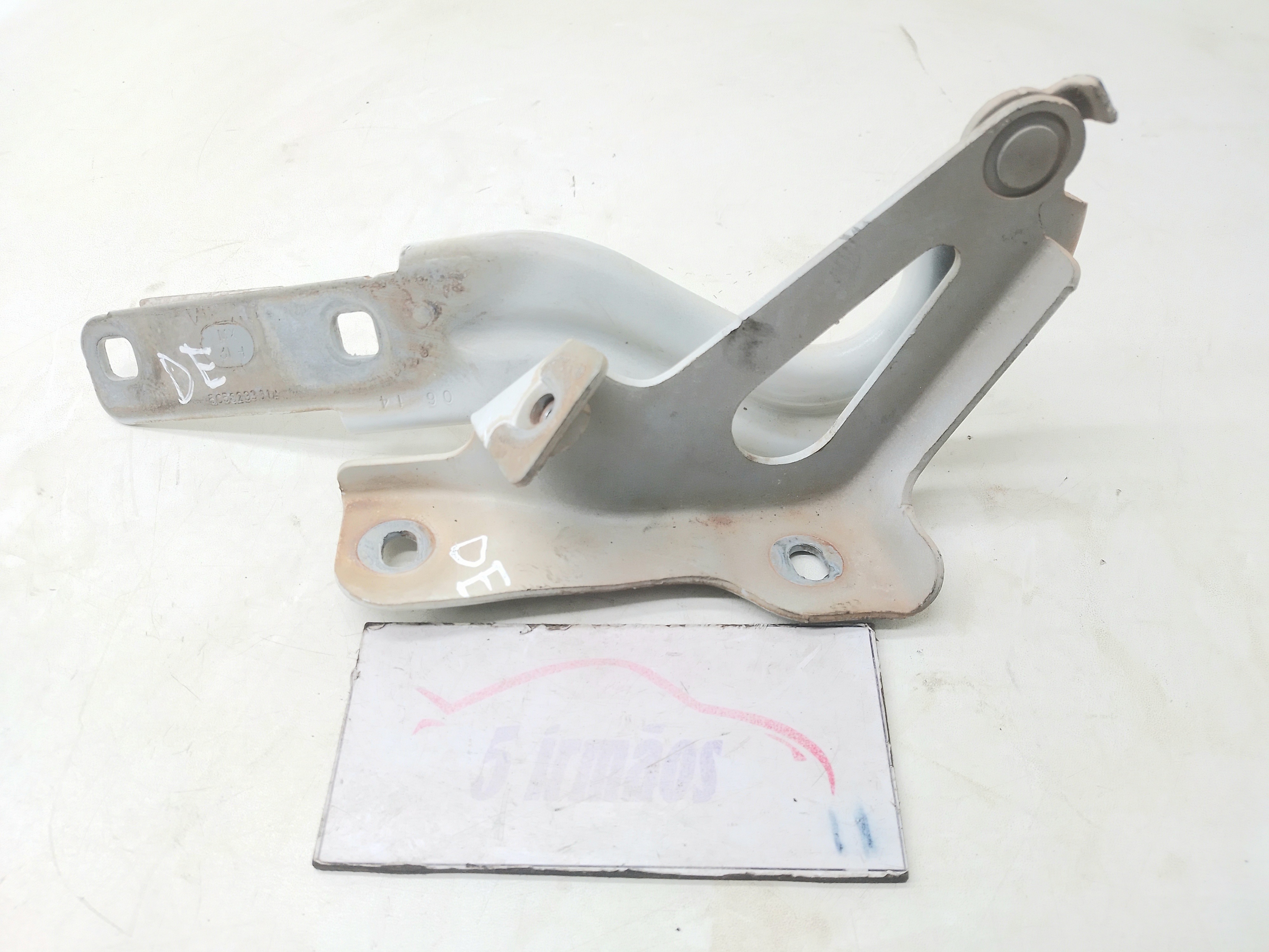 Dobradiça Dianteira Esquerda Vw Fusca Tsi 2.0 2014 2015