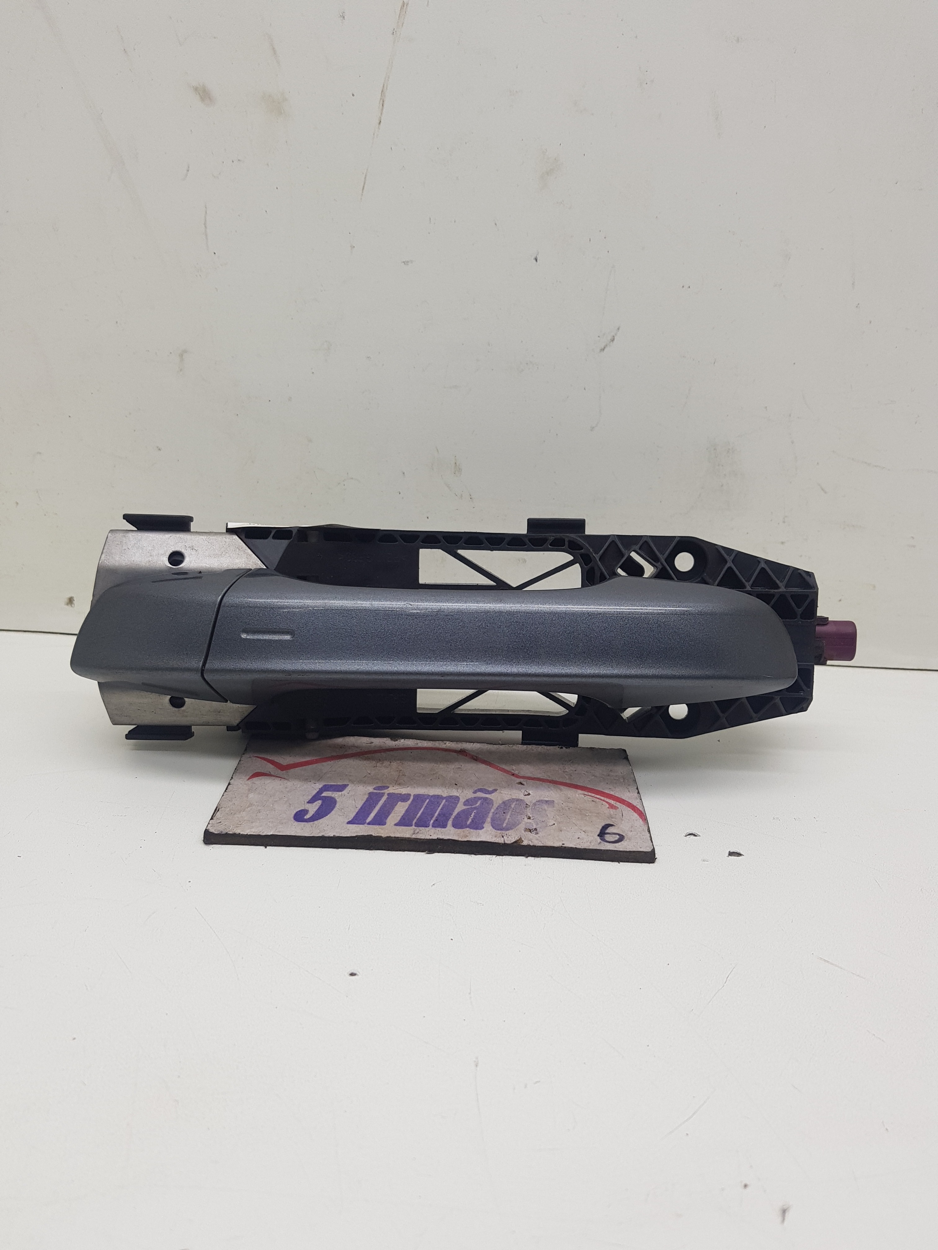 Maçaneta Externa Dianteira Esquerda Vw Virtus Gts 1.4 Cinza Dianteira