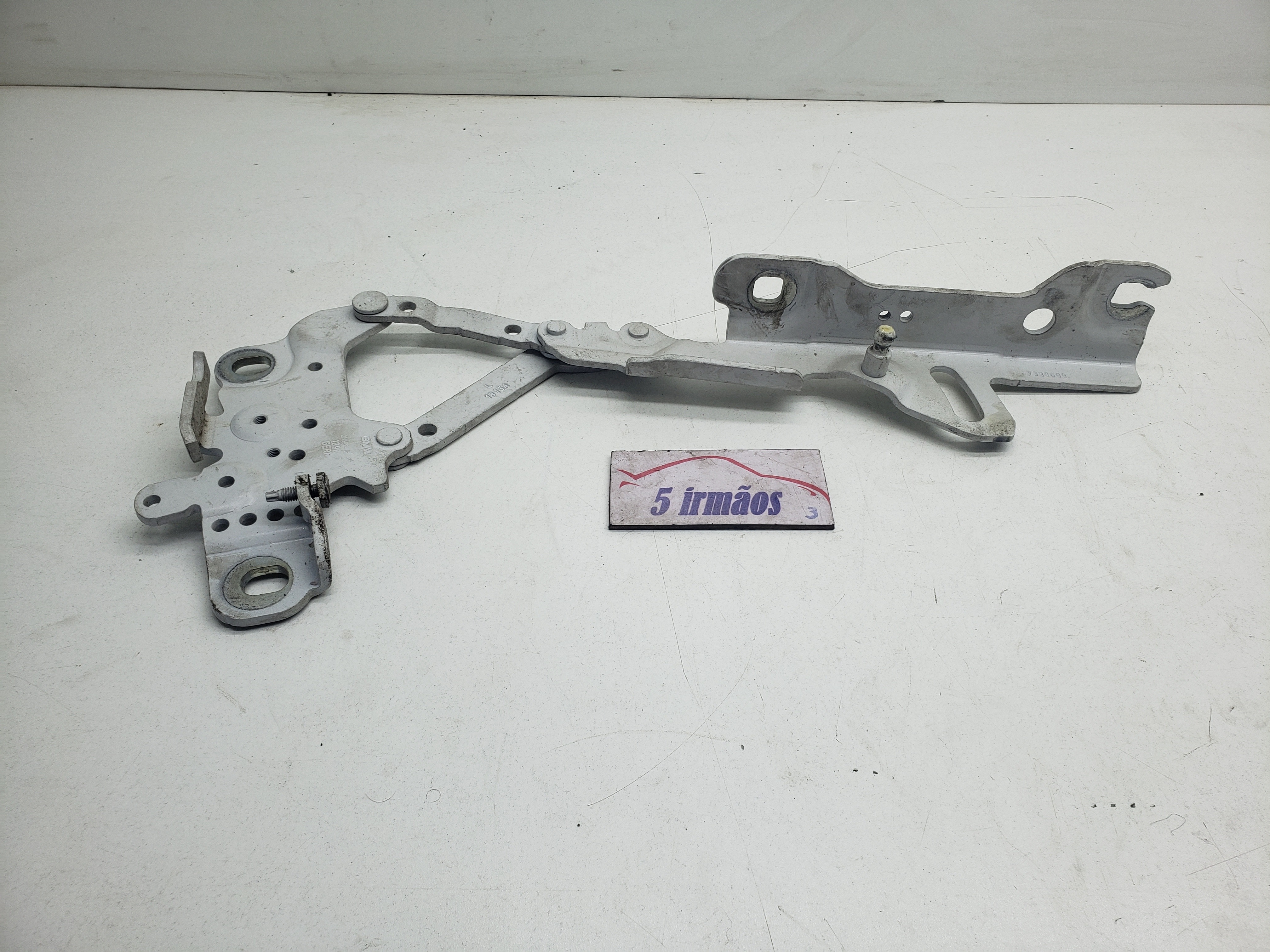 Dobradiça Esquerda Capô Bmw 120i 2.0 2015 / 2016
