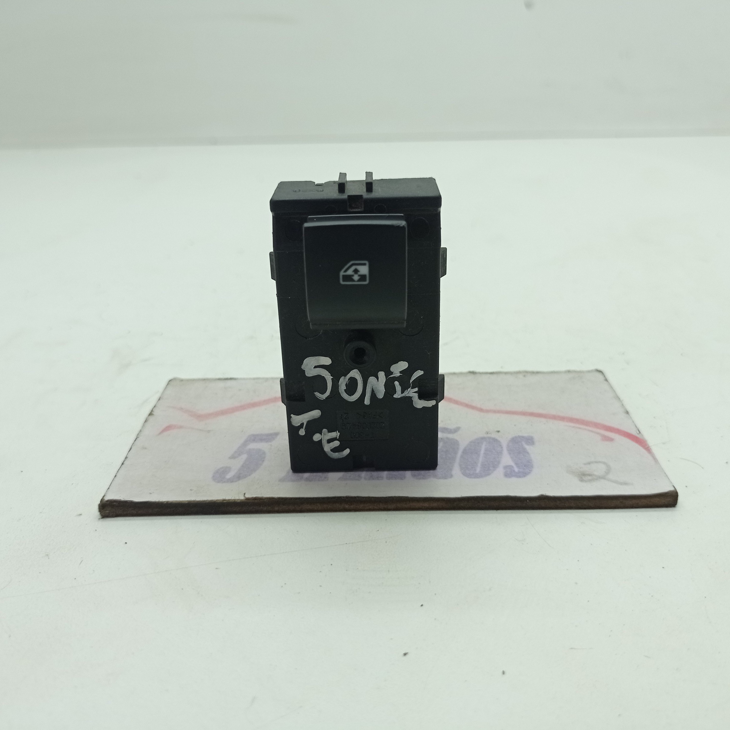 Comando Vidro Traseiro Esquerdo Gm Sonic 1.6 2012 Nº95460077