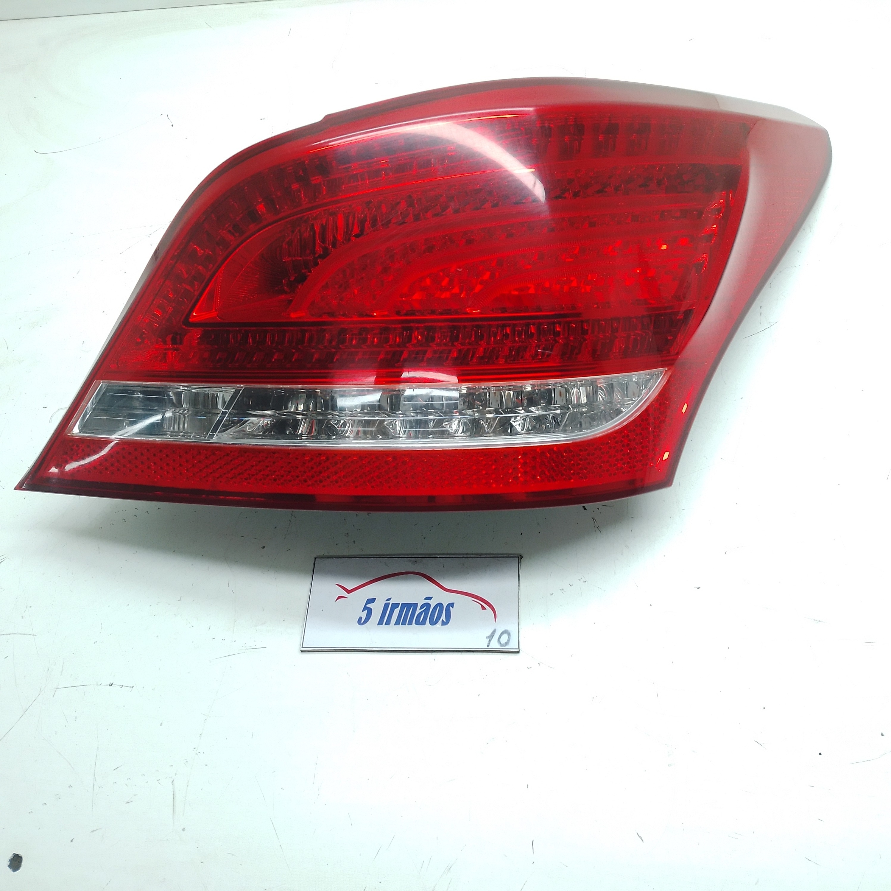 Lanterna Direita Hyundai Equus 4.6 V8 2011 / 2012  Direito