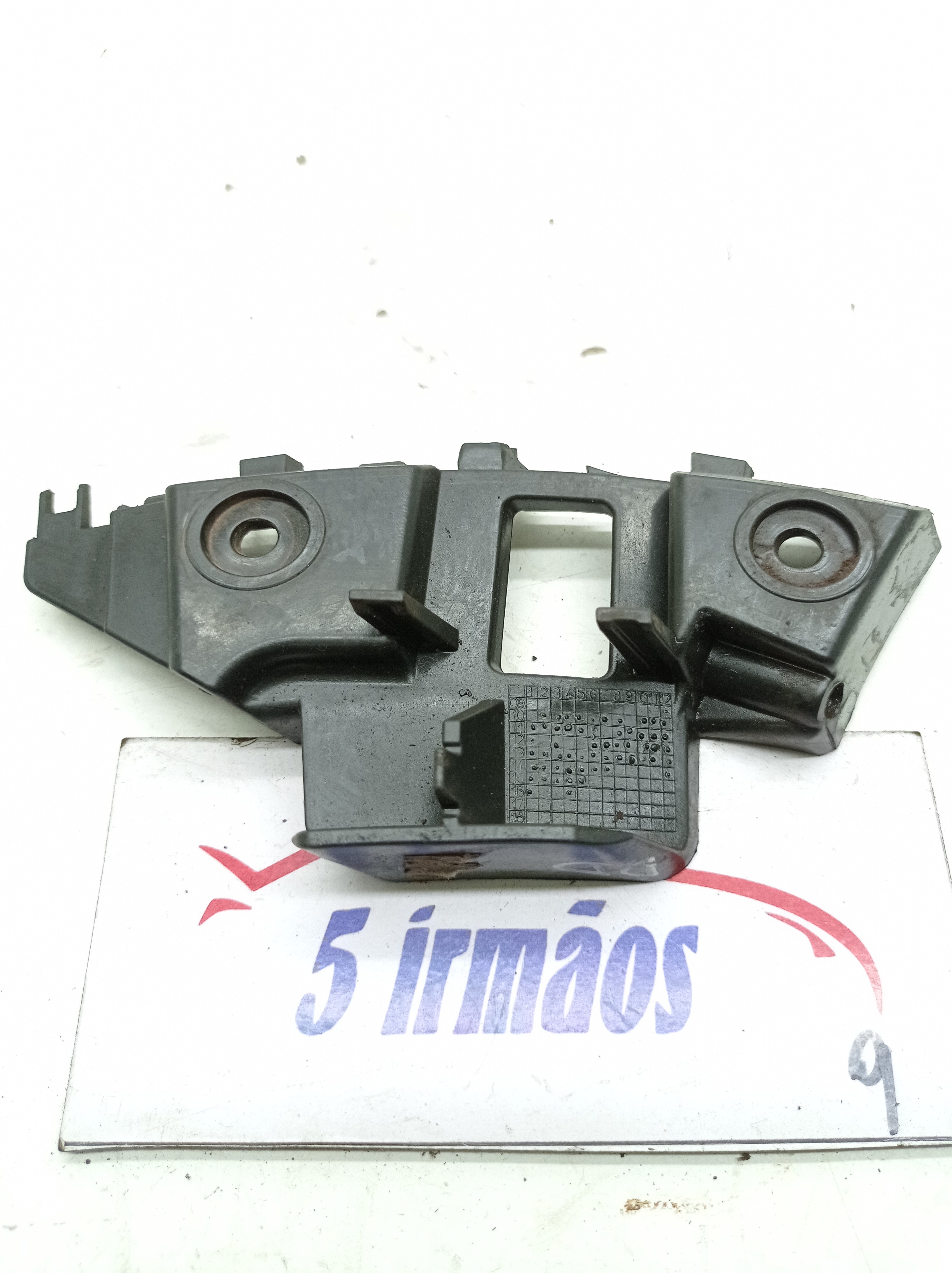 Guia Direita Parachoque Dianteiro Vw Jetta Tsi 2.0 2013