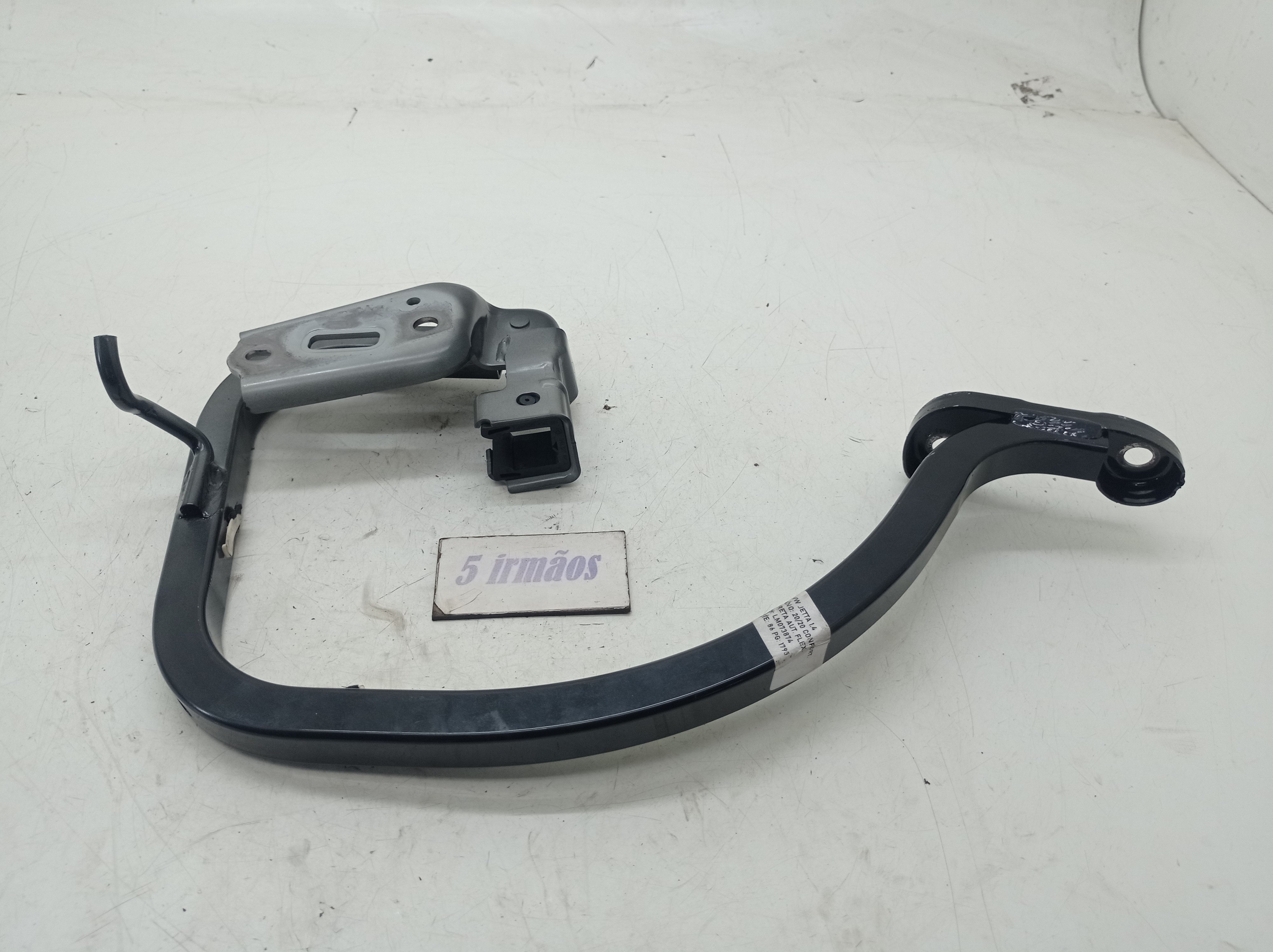 Dobradiça Esquerda Porta Malas Vw Jetta Tsi 1.4 2019 / 2020
