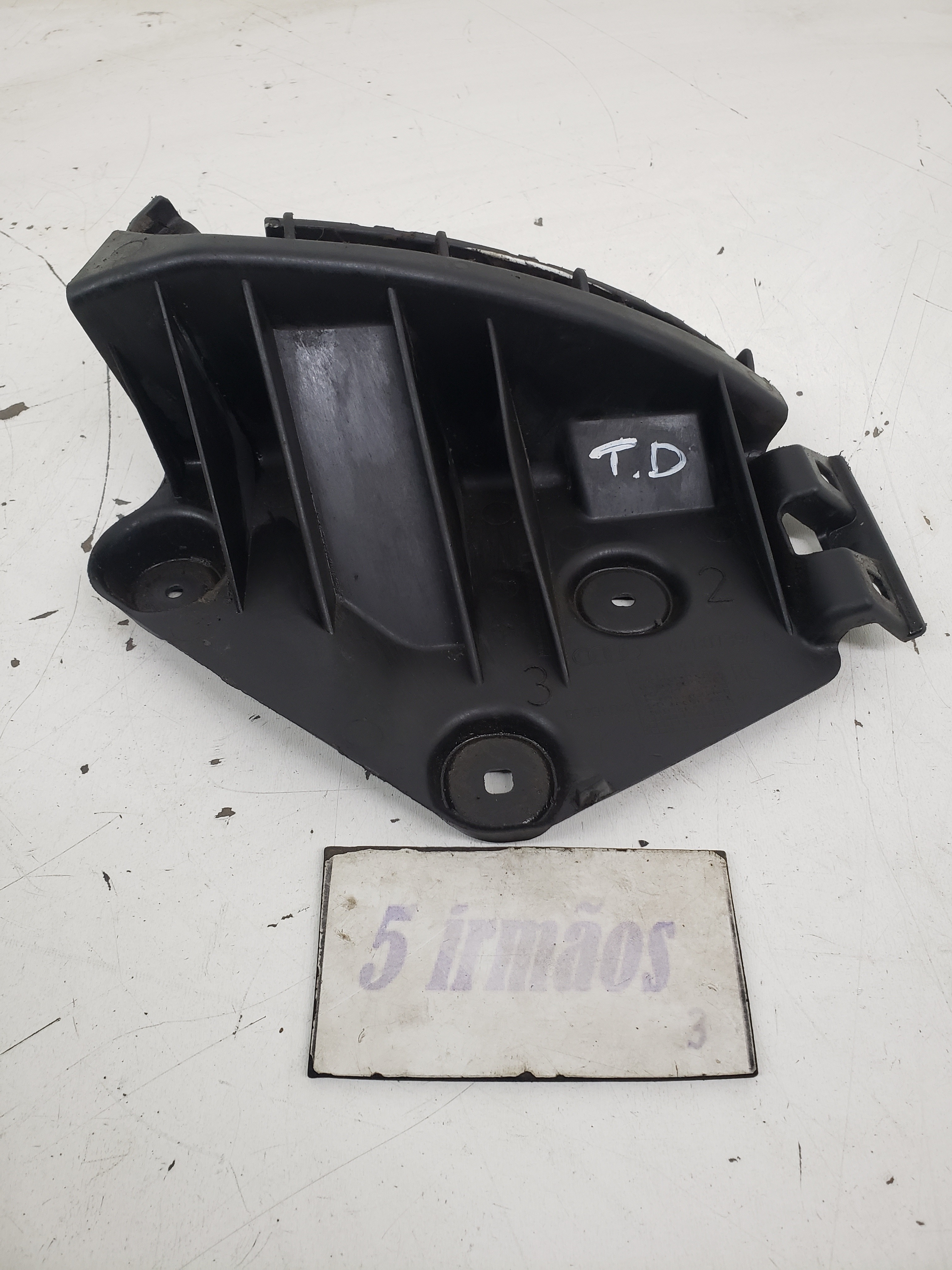 Guia Direita Parachoque Traseiro Audi A3 Sportback 2.0 2010