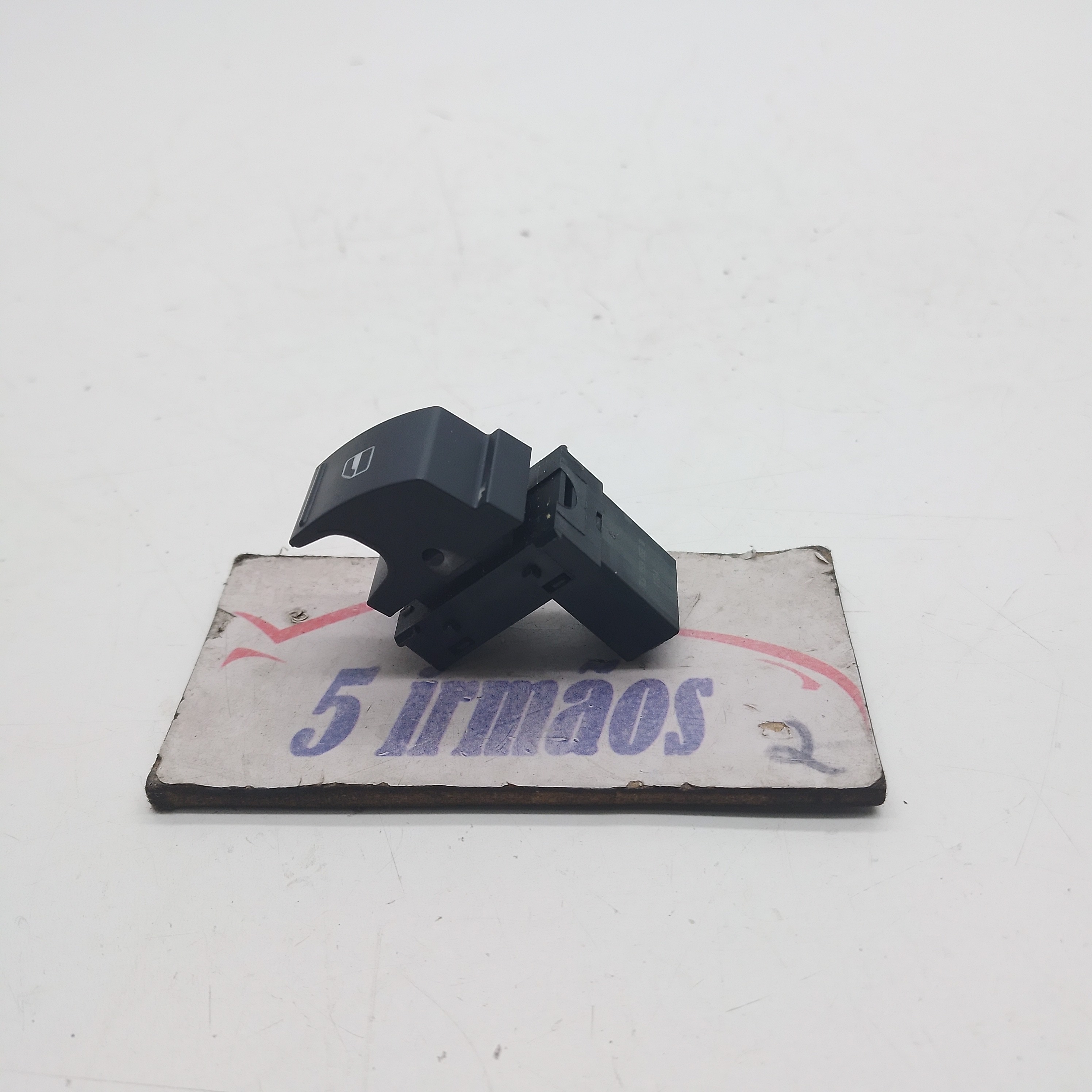 Botão Vidro Dianteiro Direito Vw Jetta Tsi 2.0 2014