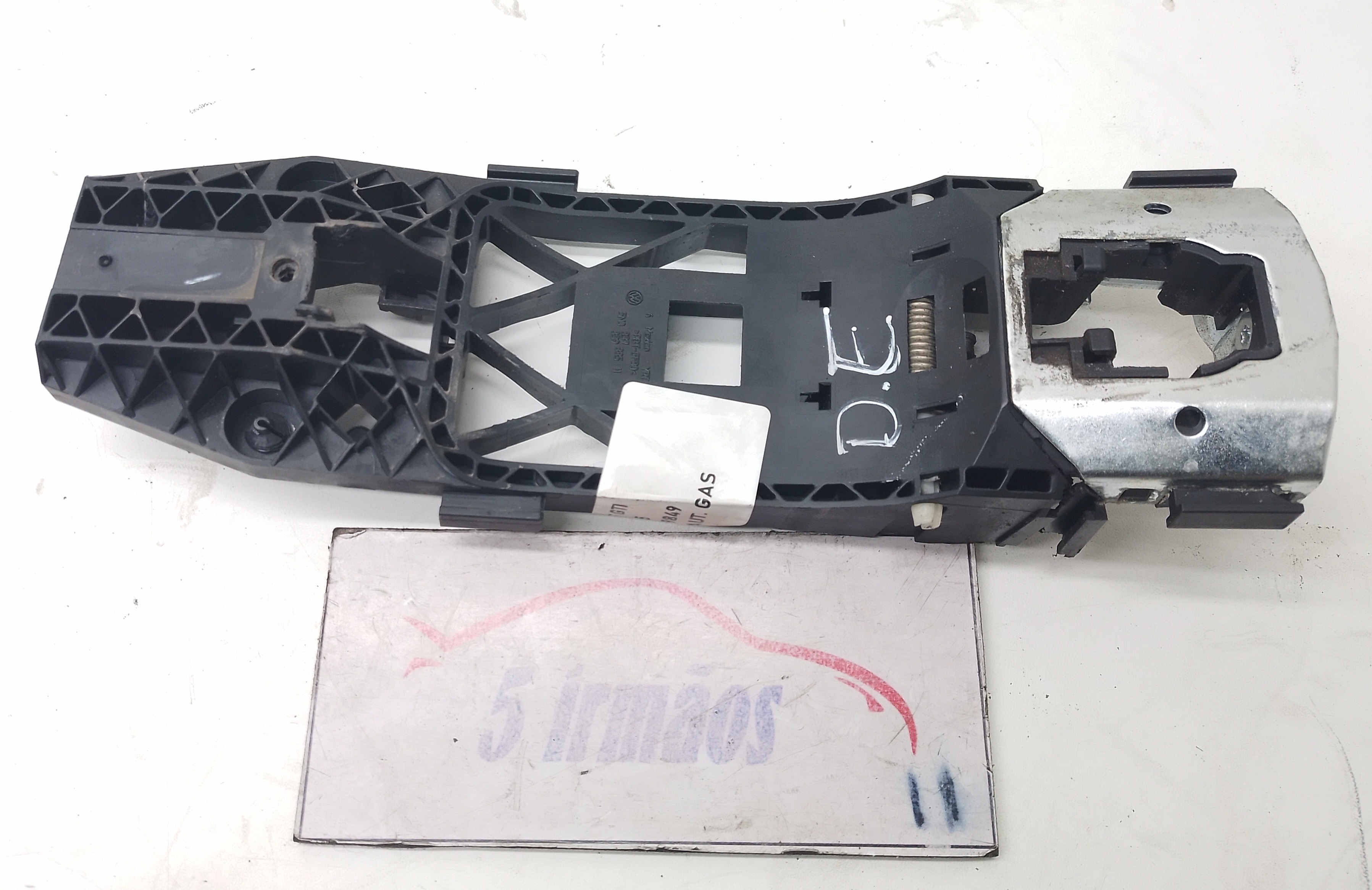 Maçaneta Externa Dianteira Esquerda Vw Golf Gti 2.0 2015  Preto E Metálico Dianteira