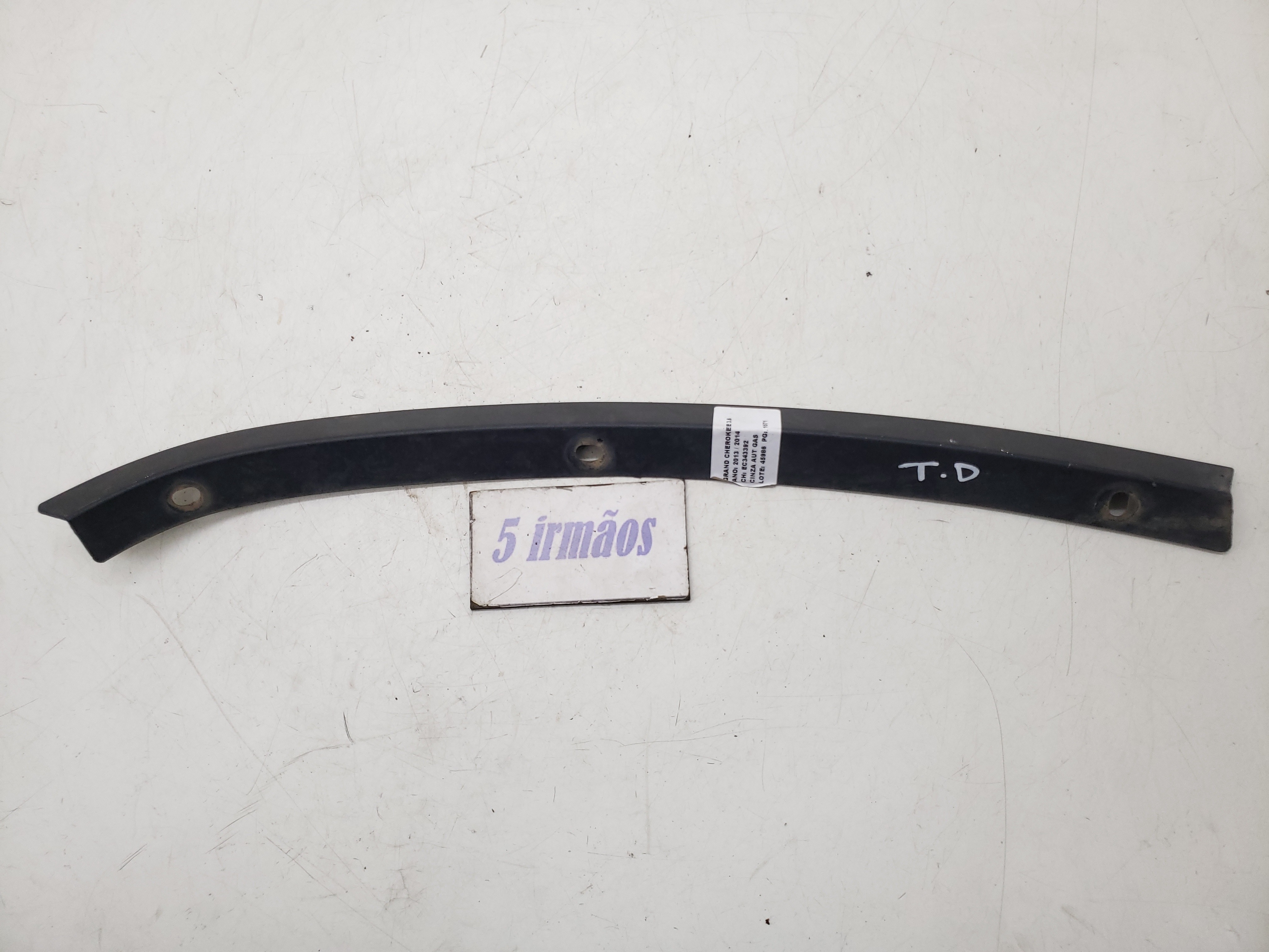 Acabamento Paralama Traseiro Direito Jeep Cherokee 3.6 2014