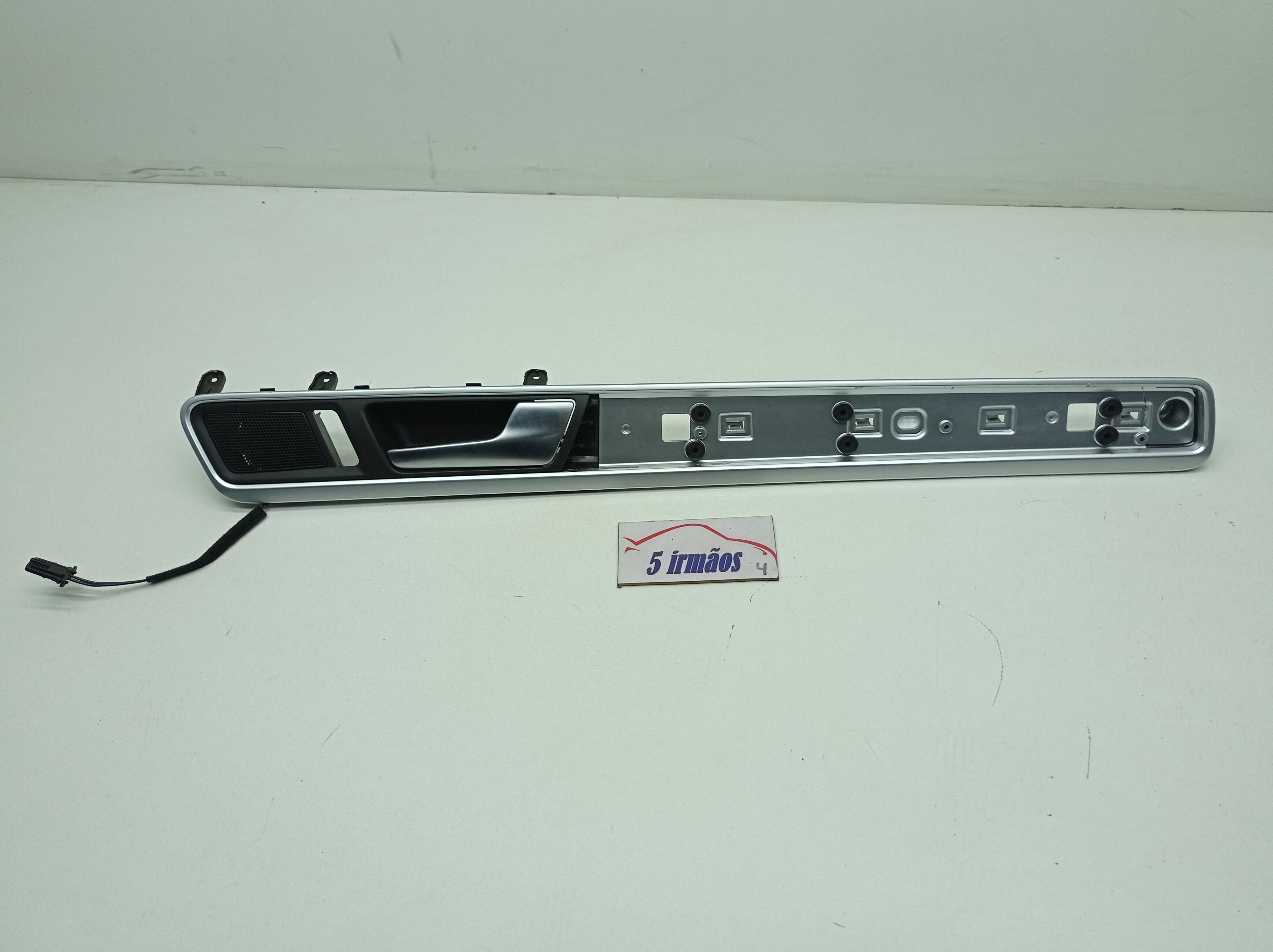 Maçaneta Porta Traseira Direita Vw Touareg 4.2 V8 2012 /2013