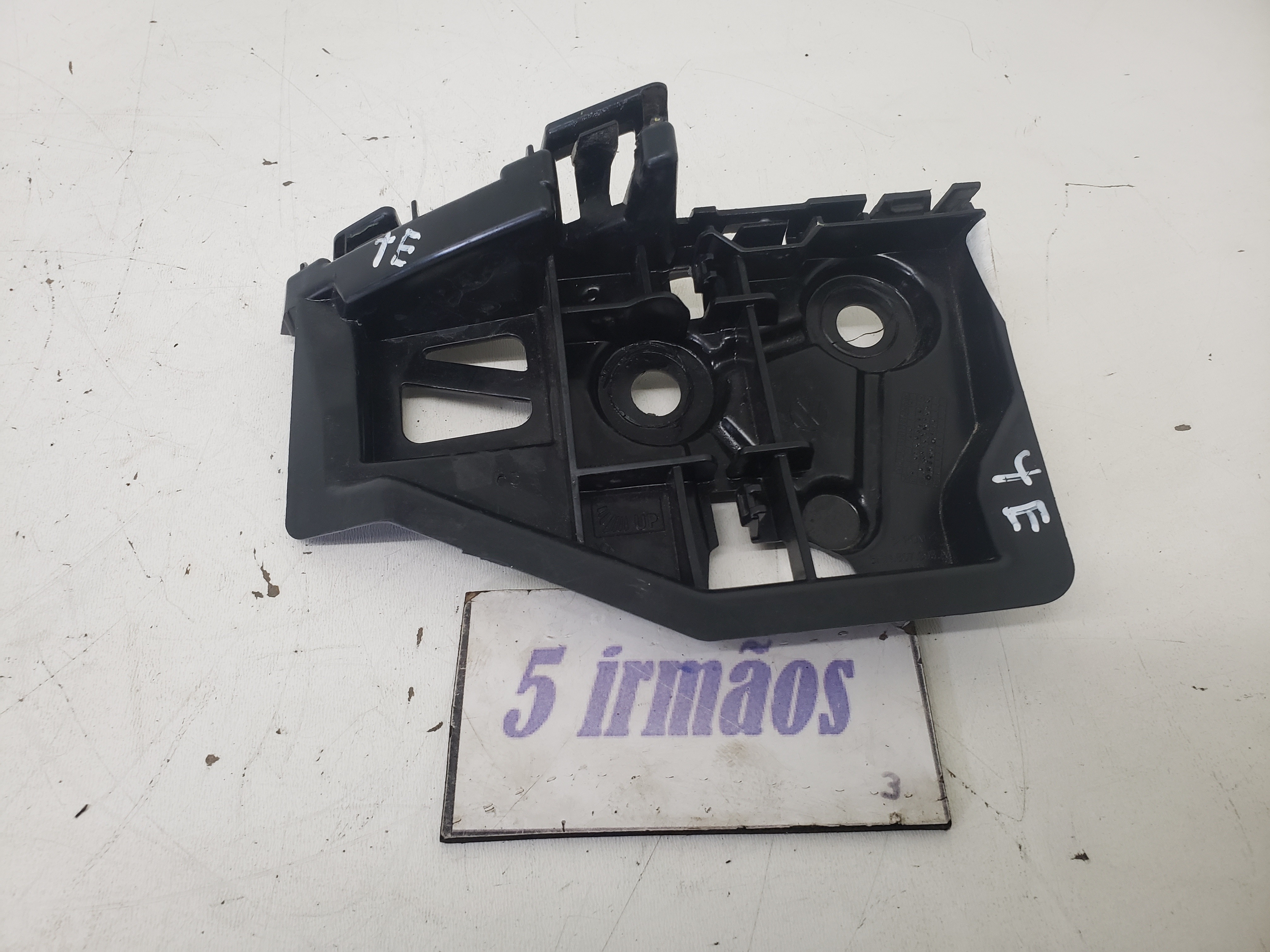 Guia Esquerda Parachoque Traseiro Vw Tiguan 350 Tsi 2.0 2020