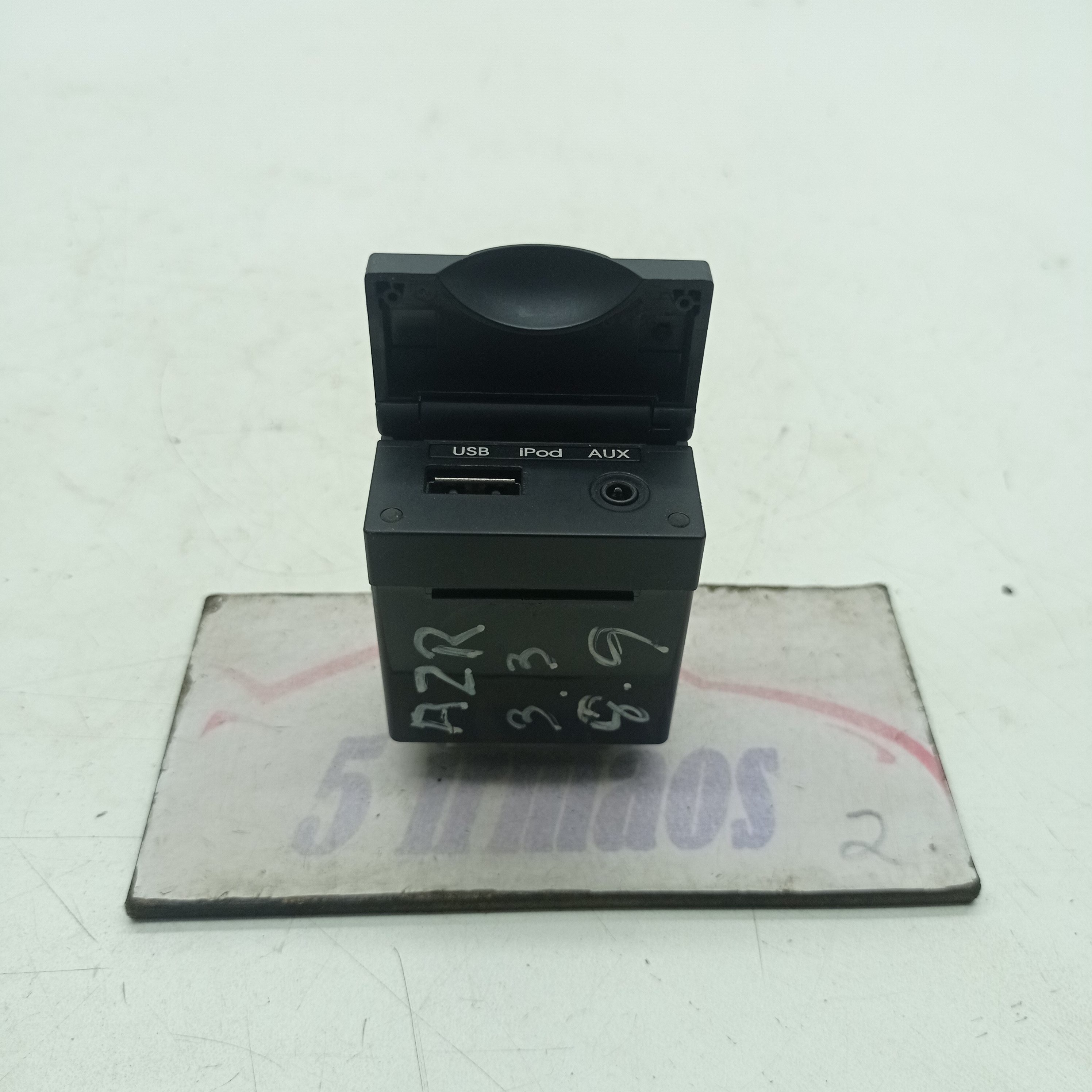 Entrada Usb Auxiliar Console Hyundai Azera 3.3 V6 2008