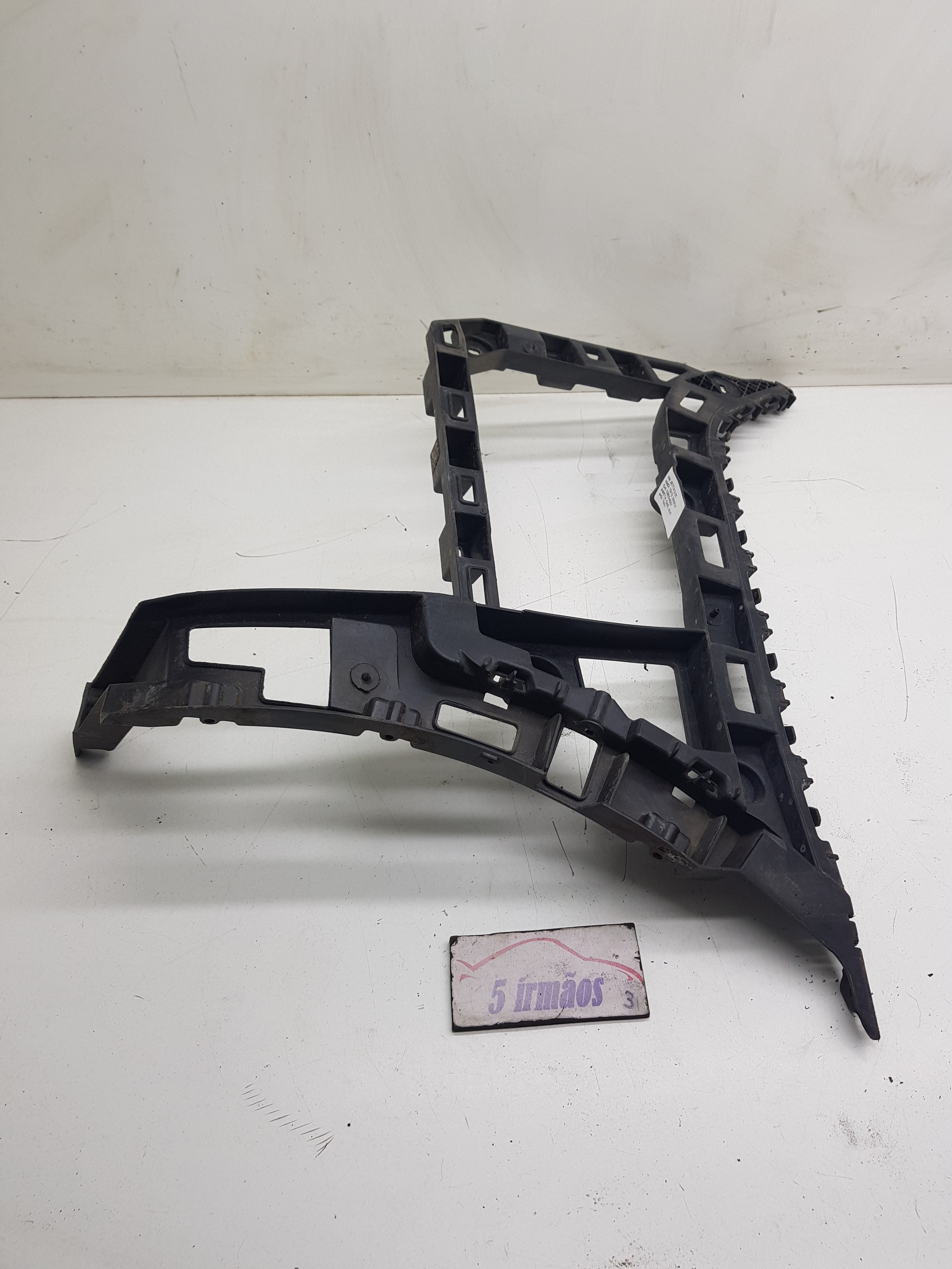 Guia Direita Parachoque Traseiro Vw Jetta Tsi 2.0 2013