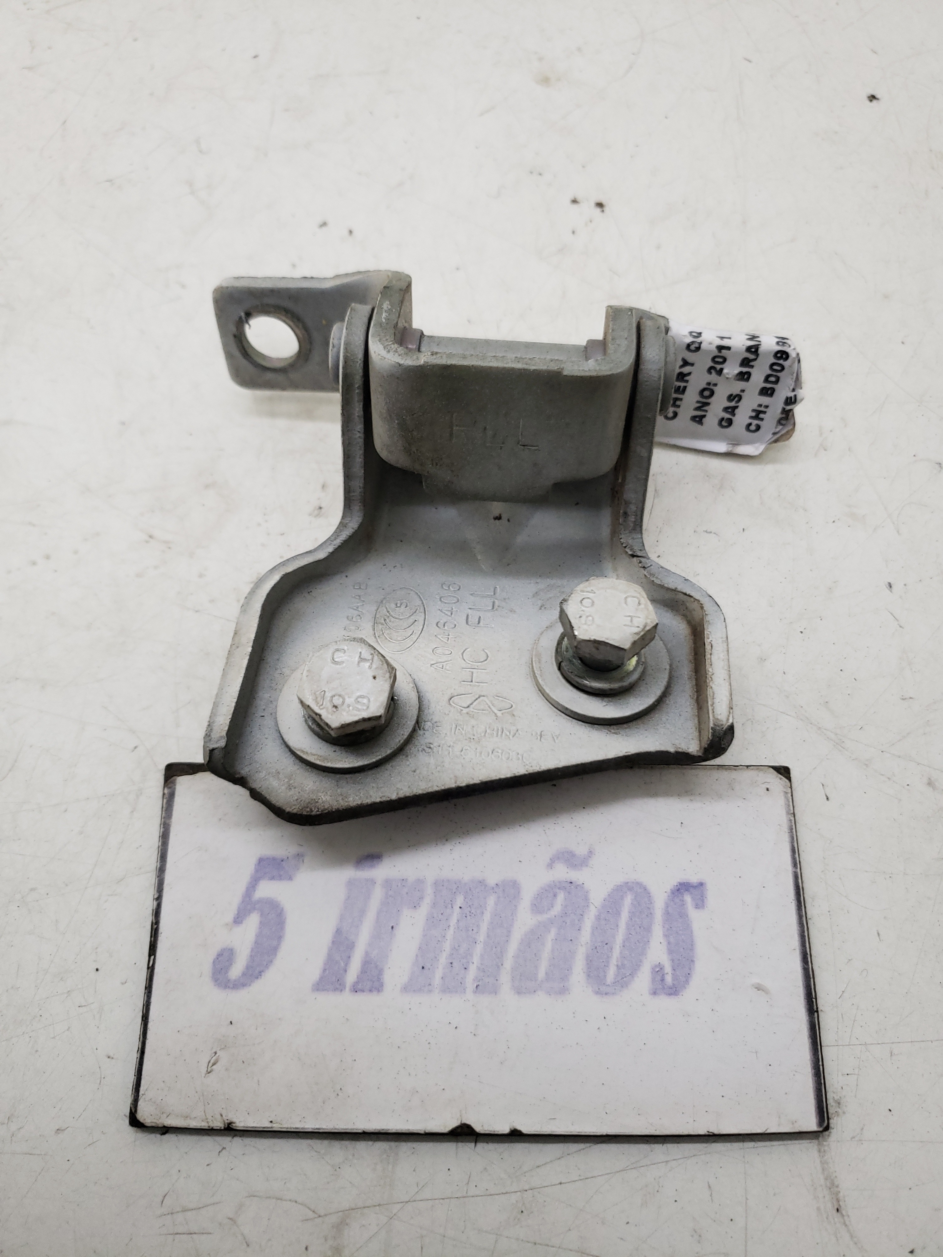 Dobradiça Inferior Porta Dianteira Esquerda Chery Qq 2011
