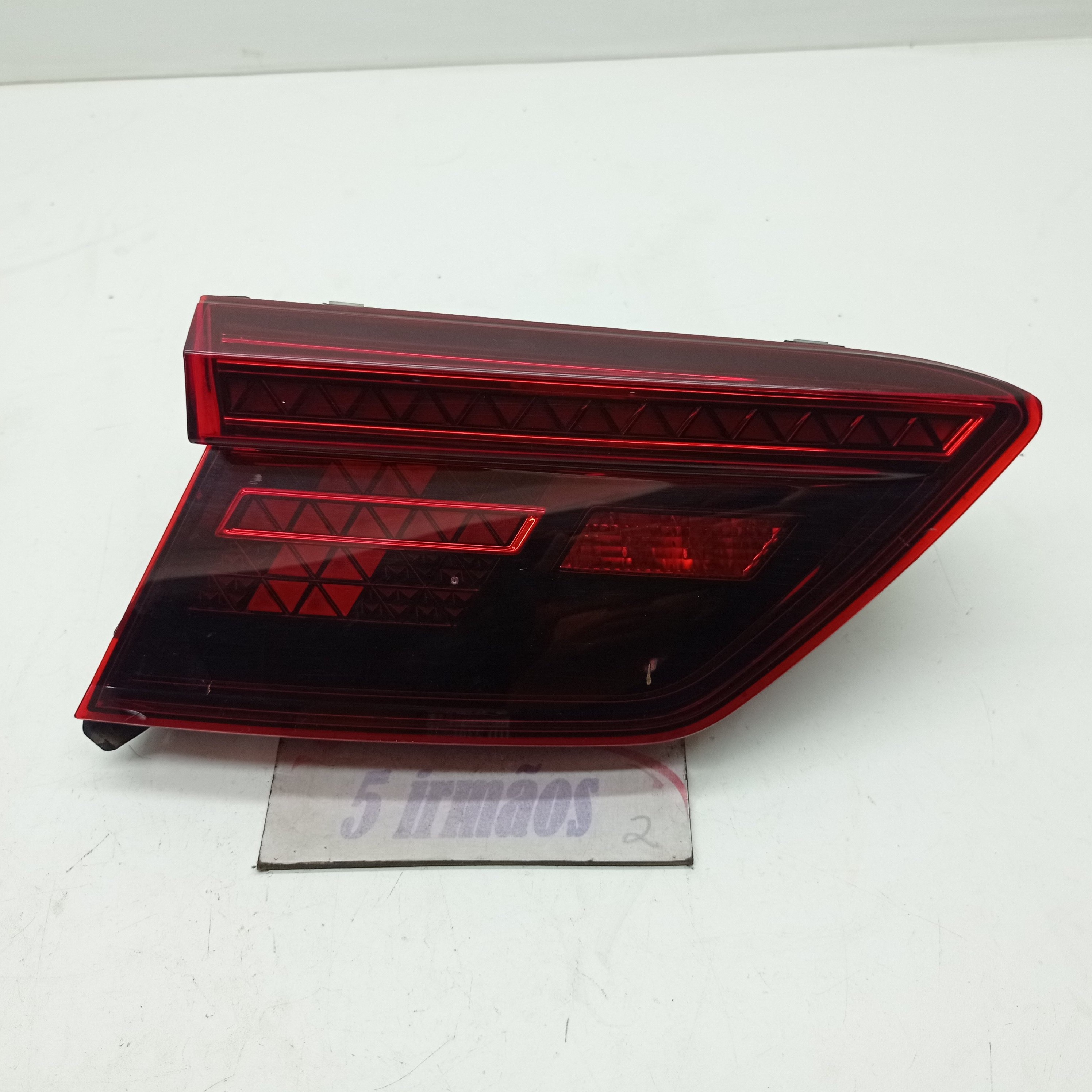 Lanterna Esquerda Tampa Traseira Vw Tiguan 350 Tsi 2.0 2020