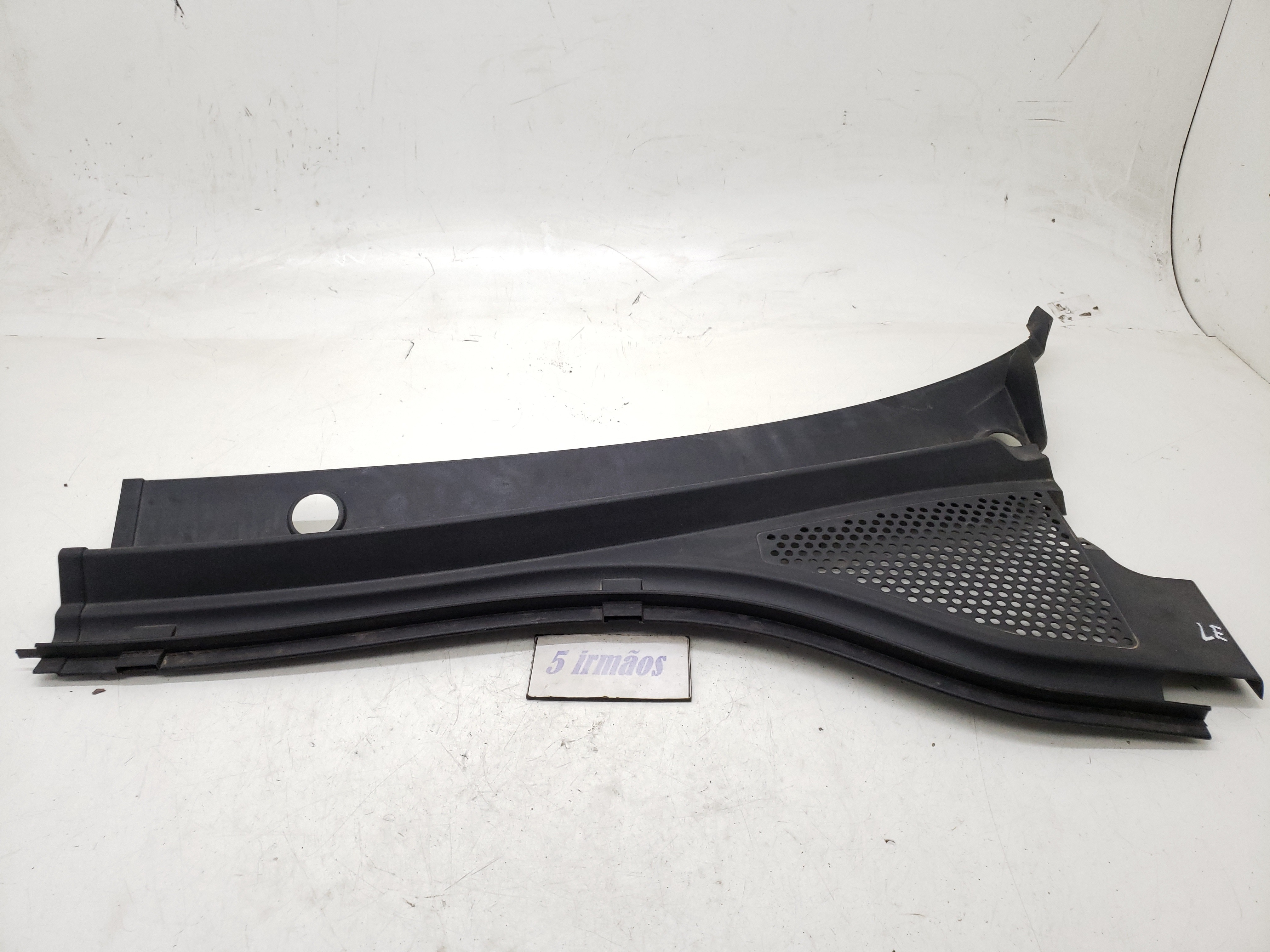 Acabamento Esquerdo Churrasqueira Vw Tiguan 350 Tsi 2.0 2019