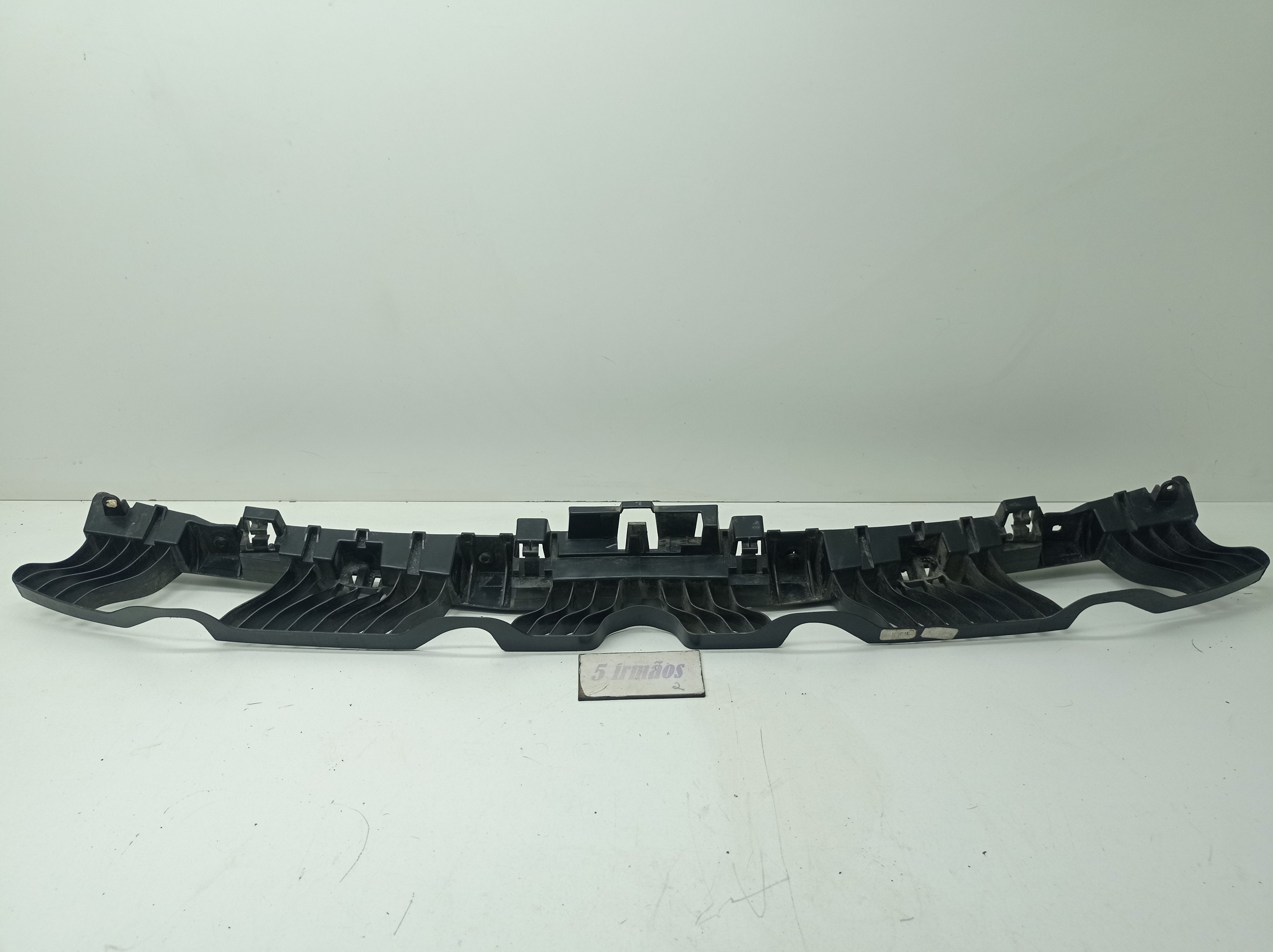 Guia Central Parachoque Traseiro Vw Jetta Gli 2.0 2019 2020
