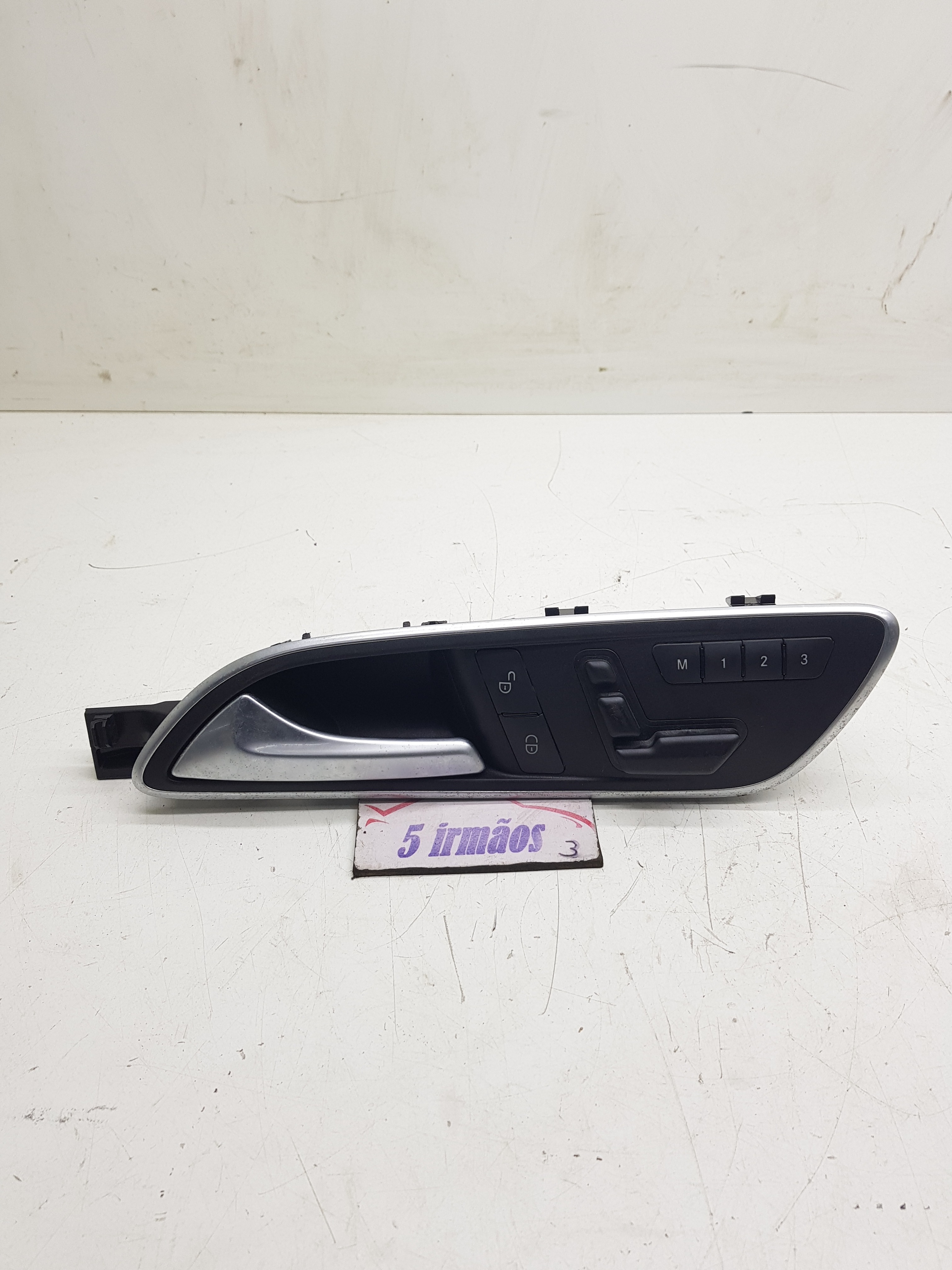 Maçaneta Interna Dianteira Esquerda Mercedes Cla250 2.0 2015 Preto E Prata Dianteira