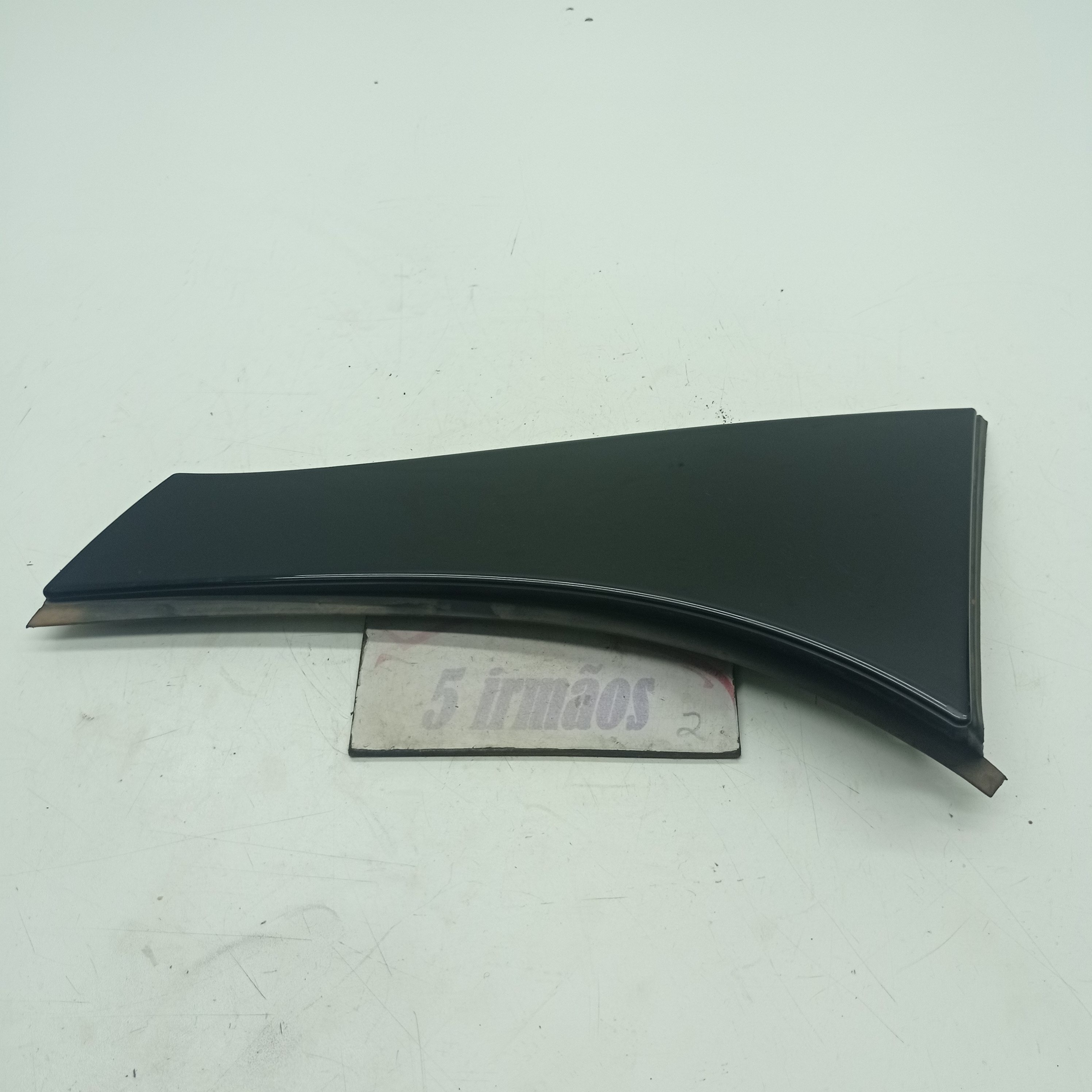 Acabamento Esquerdo Vigia Traseiro Gla 200 1.6 2020