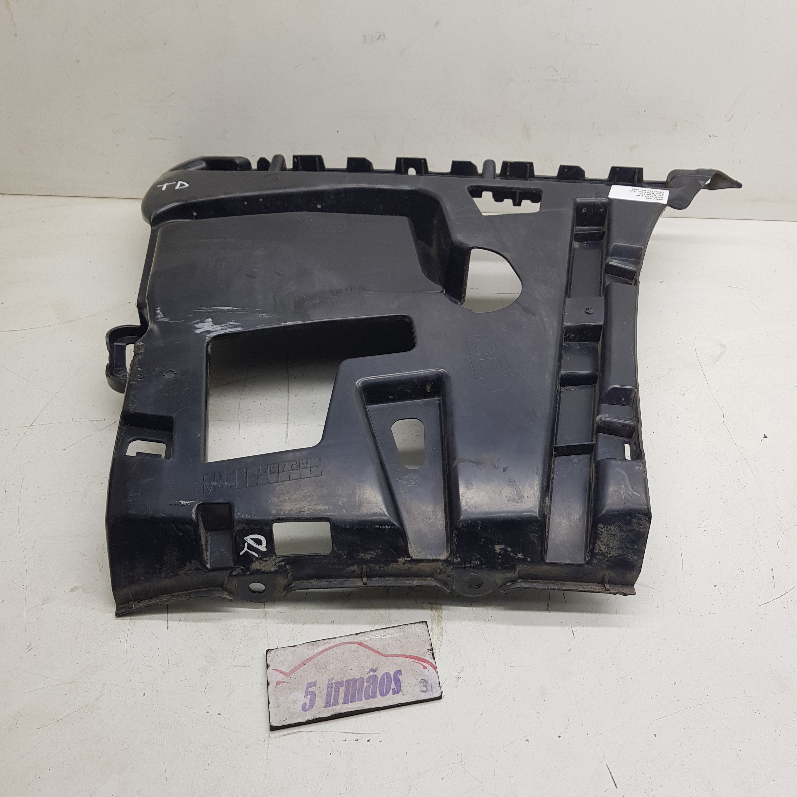 Guia Direita Parachoque Traseiro Bmw 328i 2.0 2013 / 2014