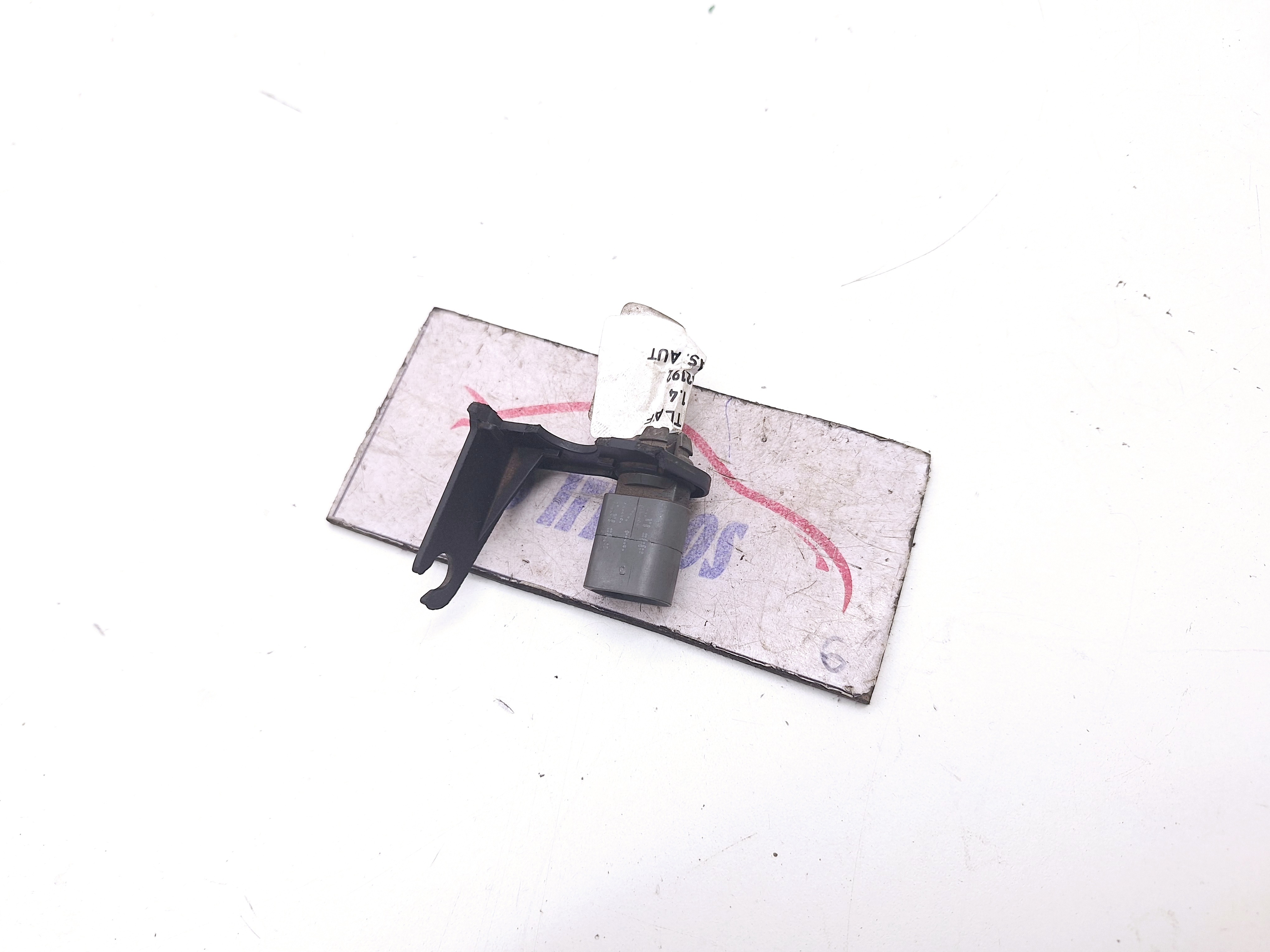 Sensor Temperatura Vw Jetta Tsi 1.4 2015/ 2016 Nº8z0820535a